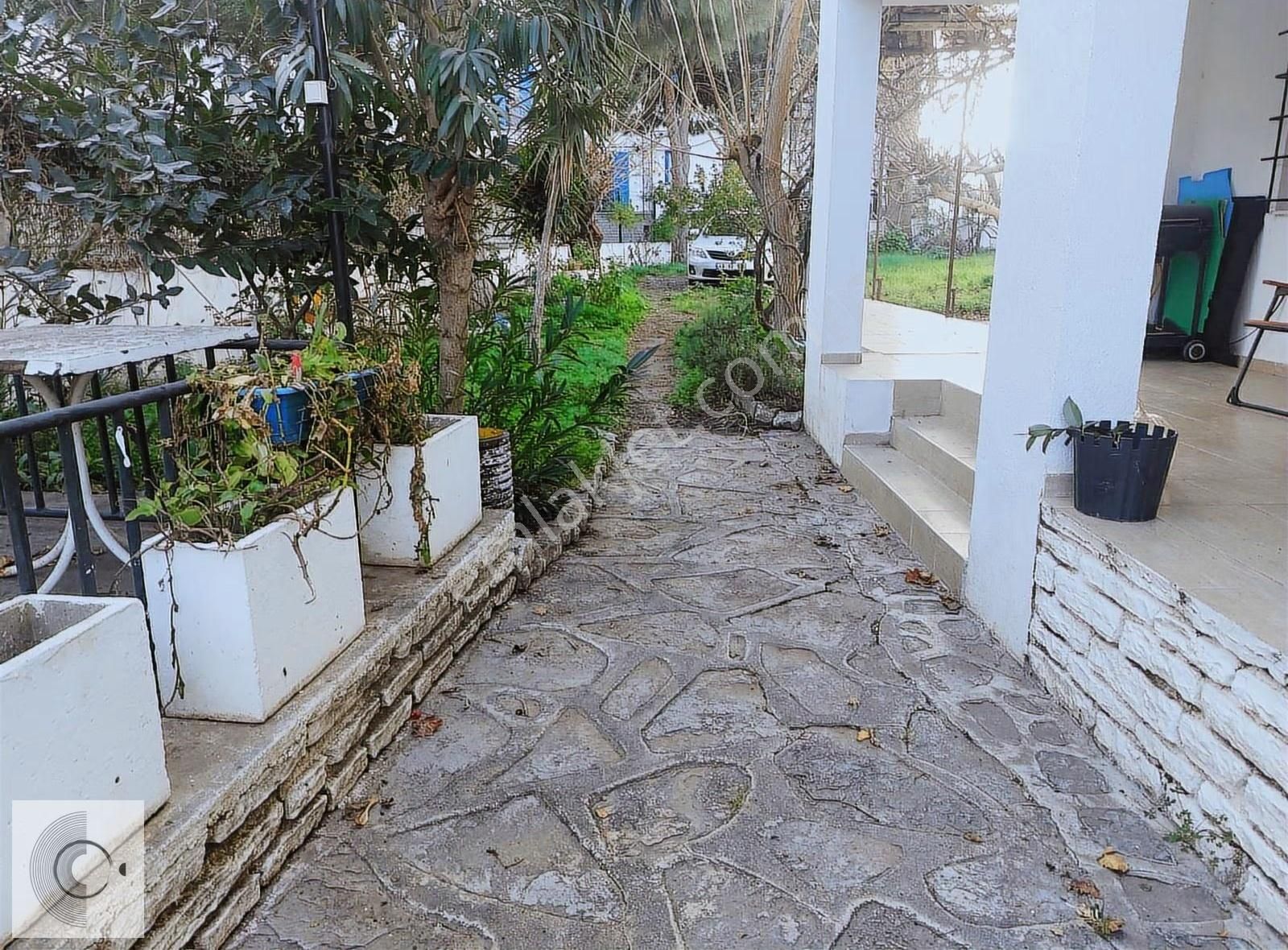 Yahşi Sahilinde Denize 20 Mt Bahçeli Alt Kat 2+1 Kiralık Daire