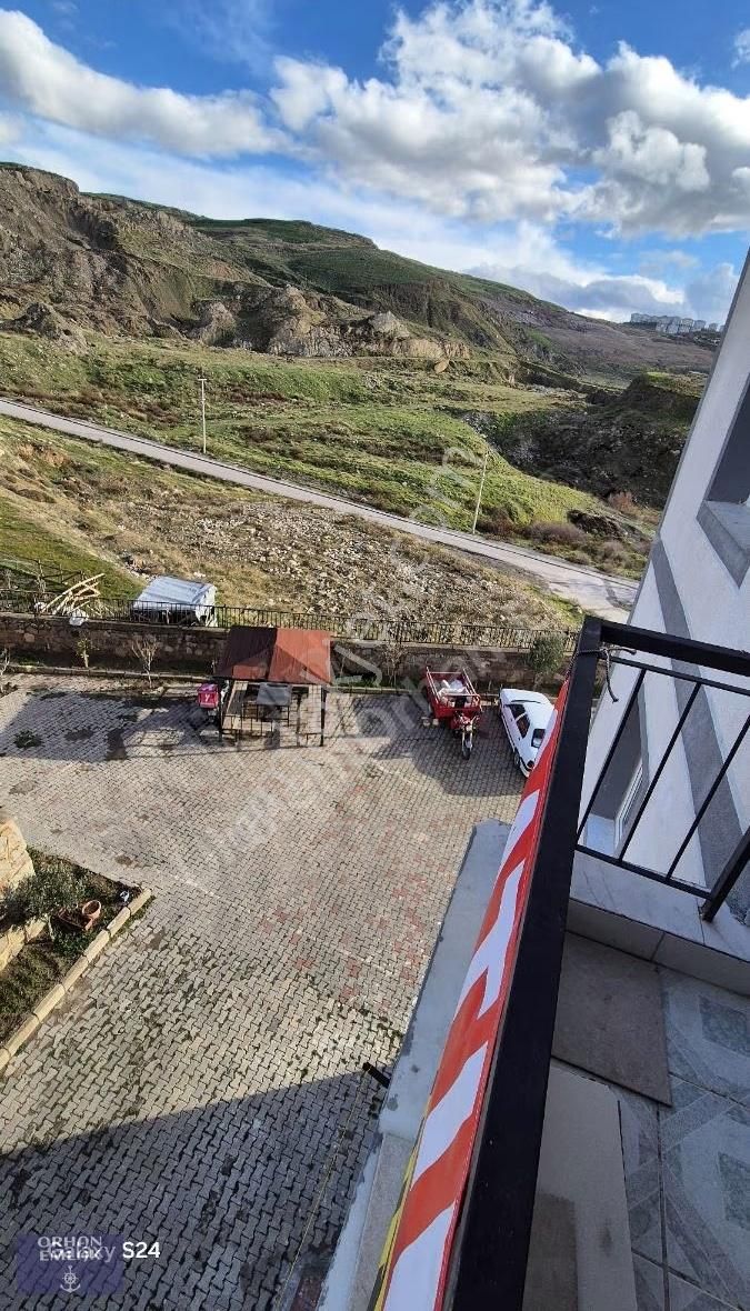 Orhan,dan Çiğli Cumhuriyet Mahallesin,de Arakat Boş 3+1 Daire - Görsel 14