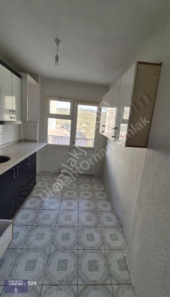 Orhan,dan Çiğli Cumhuriyet Mahallesin,de Arakat Boş 3+1 Daire - Görsel 6