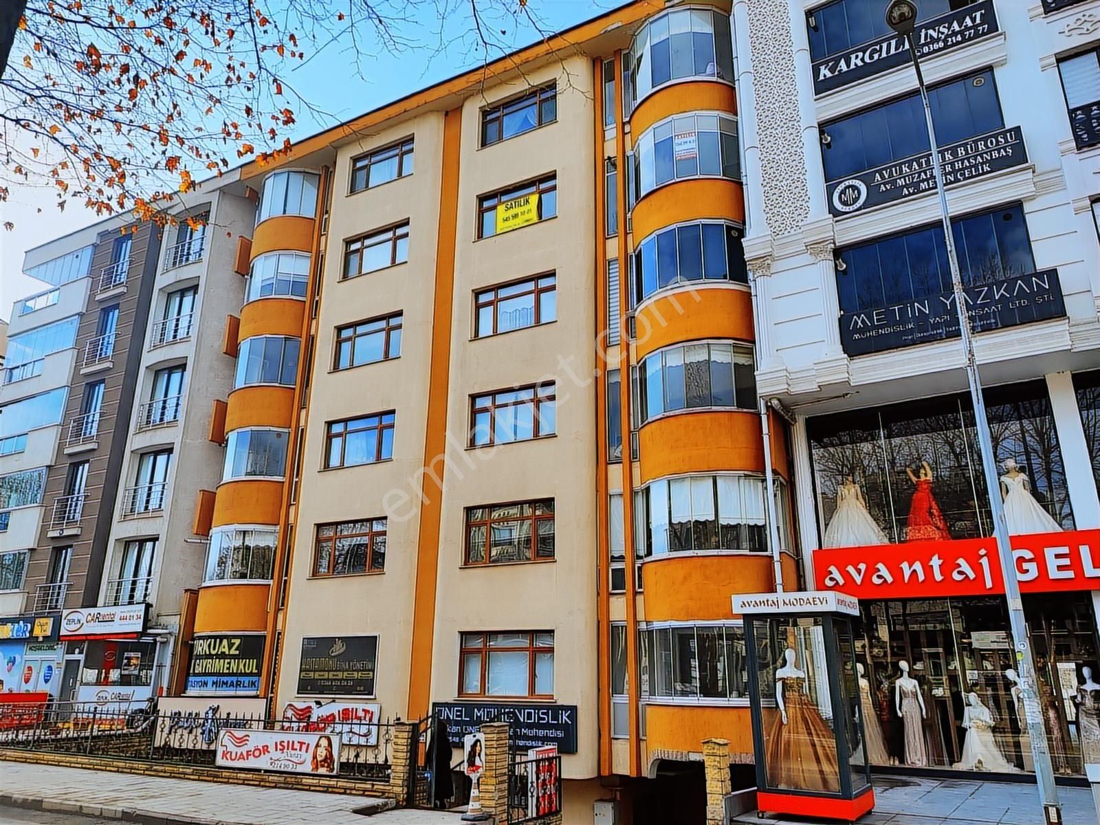 Kastamonu Emlak Gayrimenkul'den Anacadde Lüks Satılık 4+1 Daire