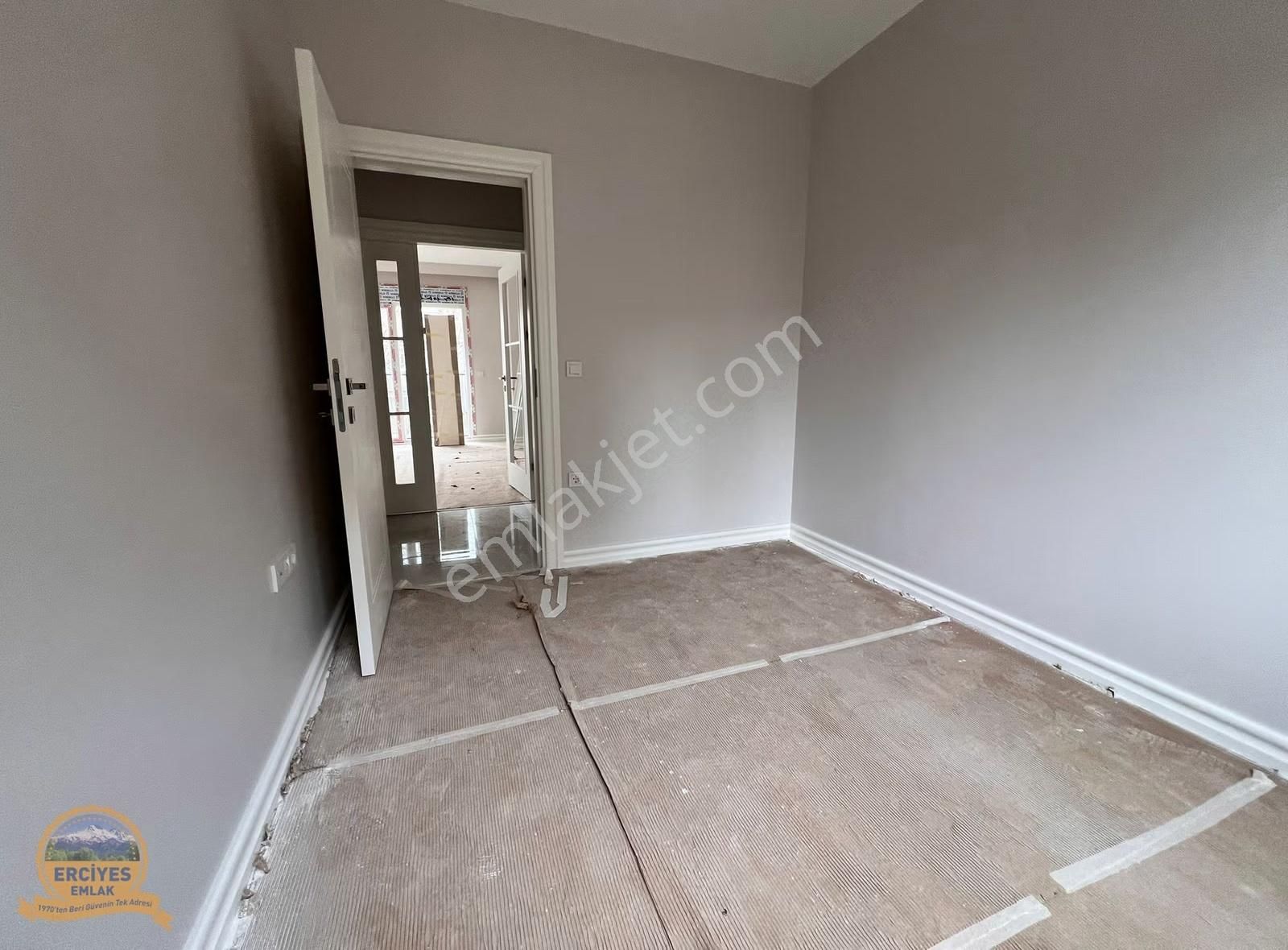 Erciyes'den Erenköyde Yeni Binada 3+1 Balkonlu, Ebeveynli 130 M² - Görsel 17