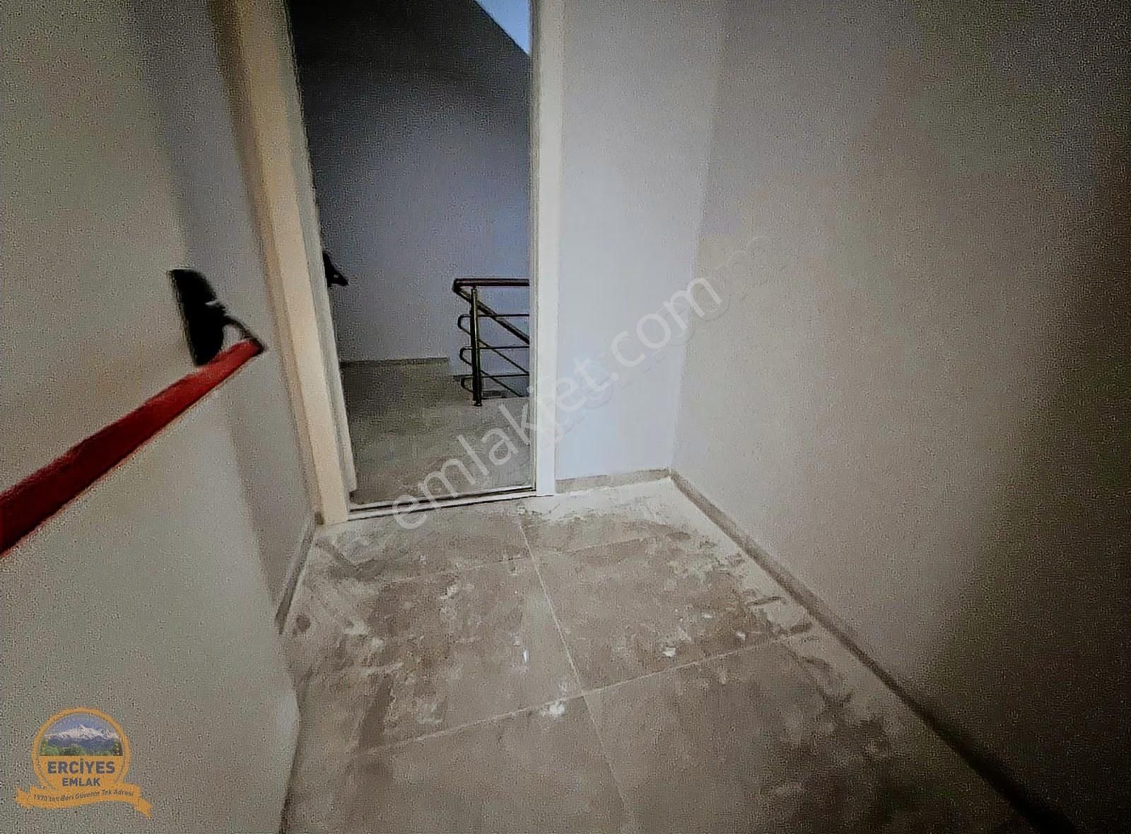 Erciyes'den Erenköyde Yeni Binada 3+1 Balkonlu, Ebeveynli 130 M² - Görsel 9