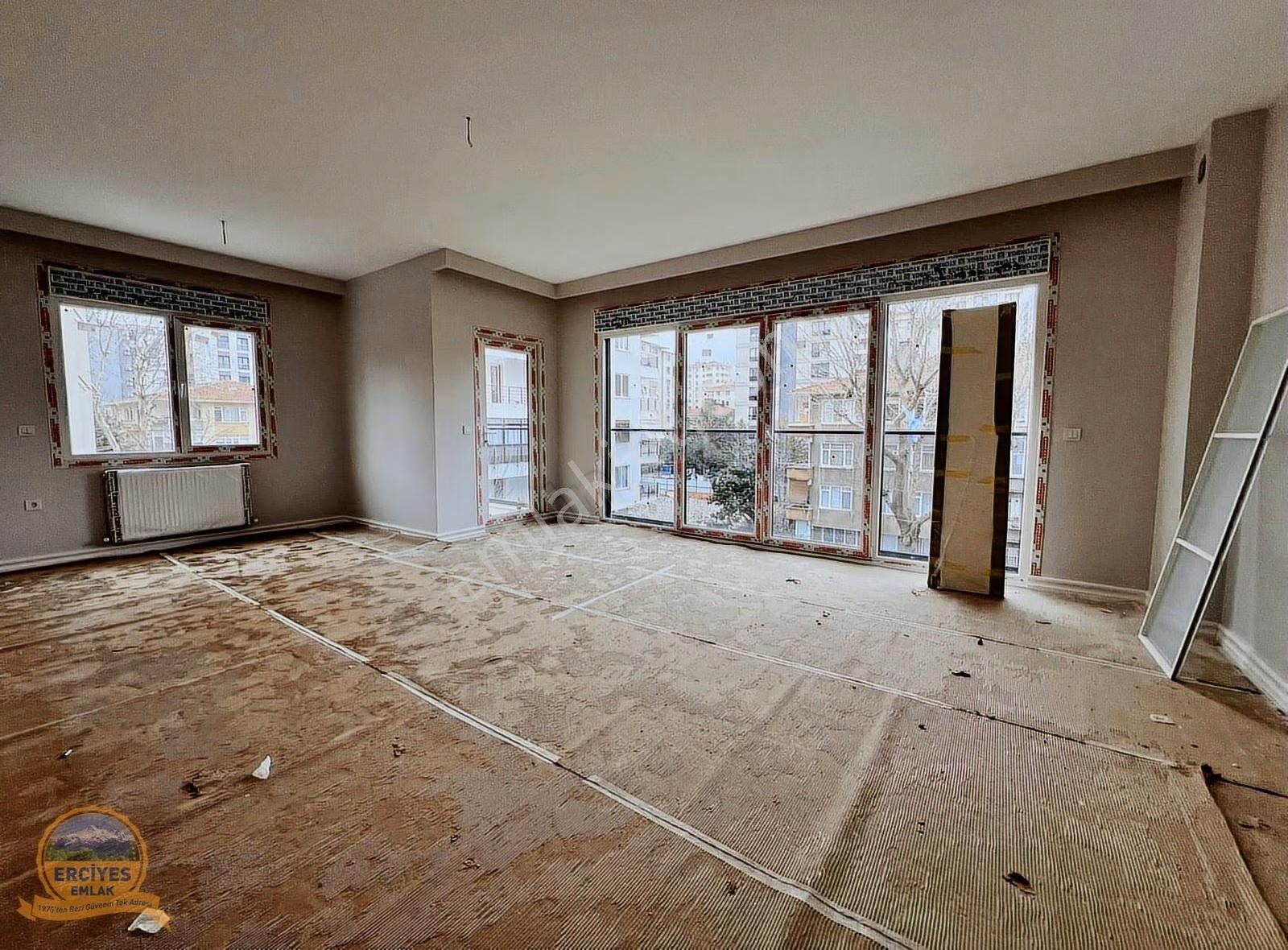 Erciyes'den Erenköyde Yeni Binada 3+1 Balkonlu, Ebeveynli 130 M² - Görsel 14