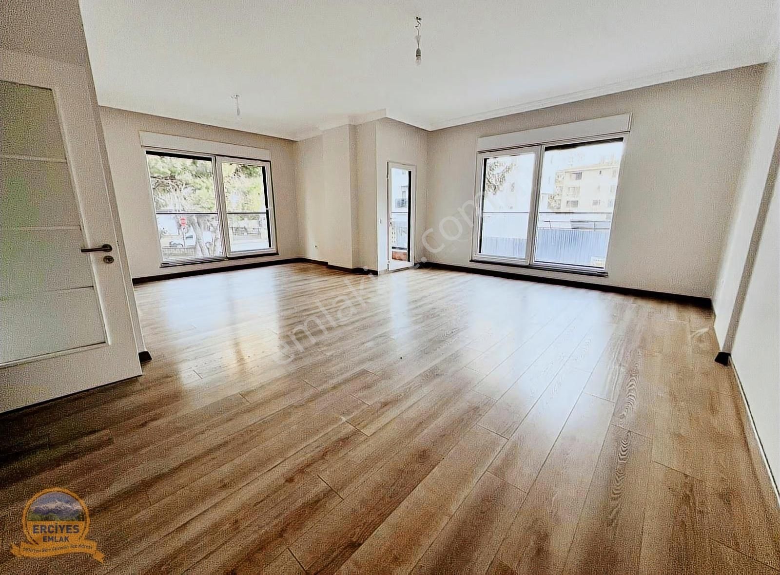 Erciyes'den Erenköyde 2020 Yapımı 4+1 Balkonlu, Ebeveynli 170 M² - Görsel 3