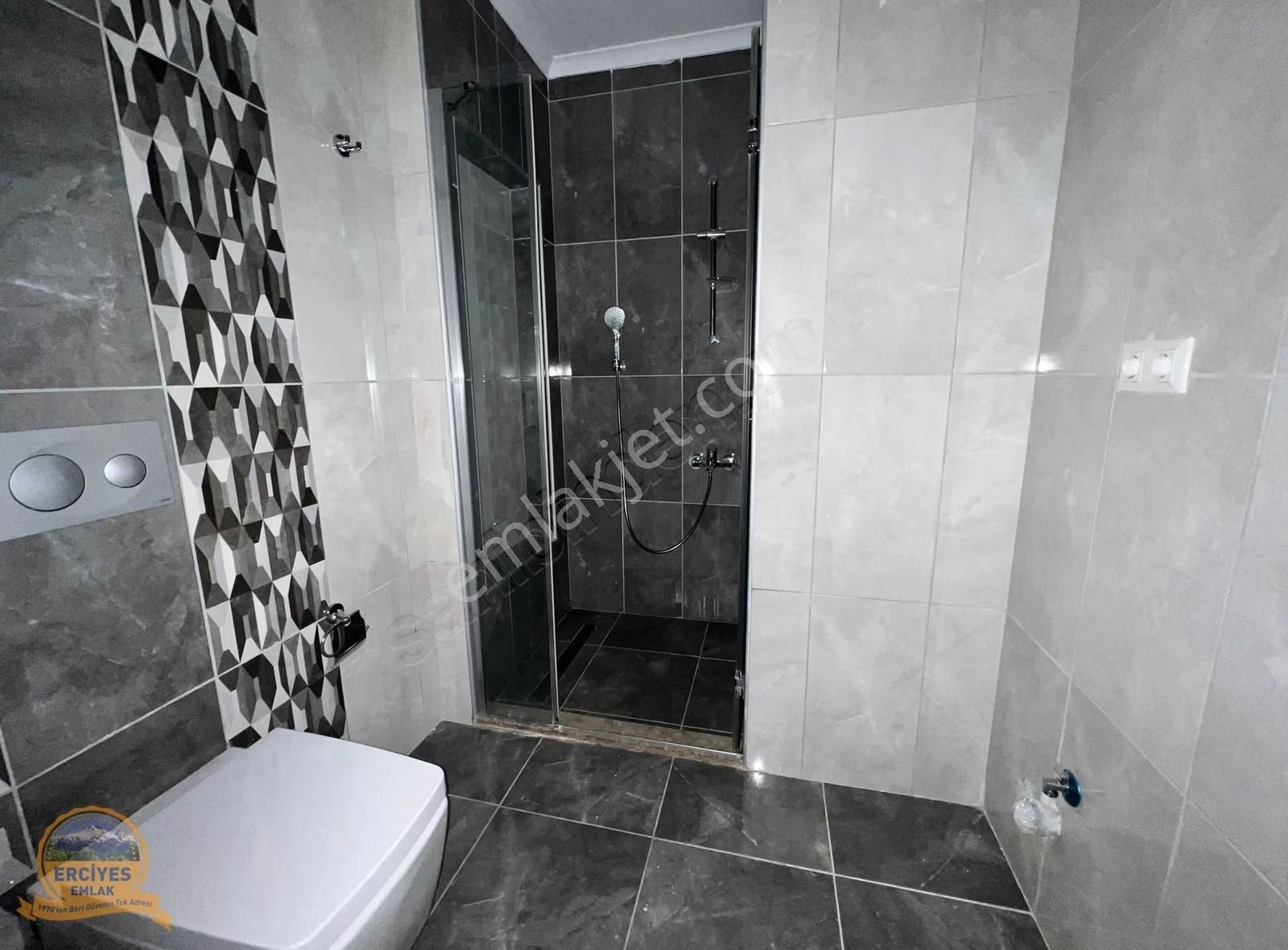 Erciyes'den Erenköyde 2020 Yapımı 4+1 Balkonlu, Ebeveynli 170 M² - Görsel 23