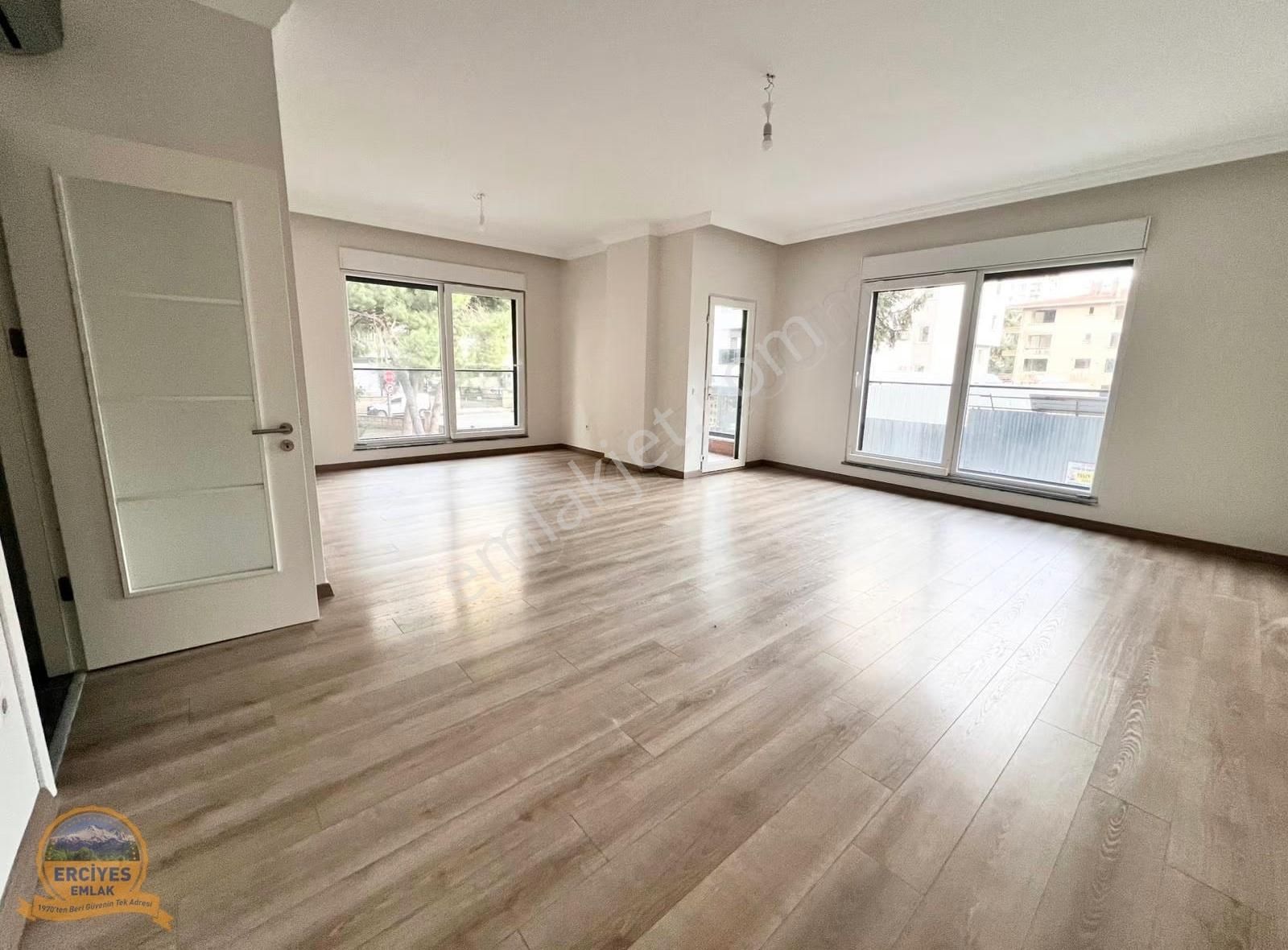 Erciyes'den Erenköyde 2020 Yapımı 4+1 Balkonlu, Ebeveynli 170 M² - Görsel 18