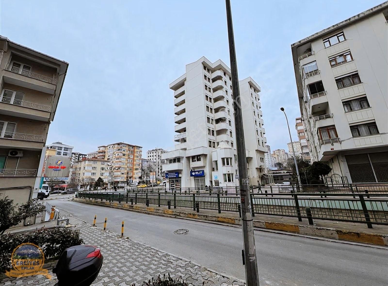 Erciyes'den Tek Yetkili Erenköy'de 40 M² Yüksek Tavanlı Dükkan - Görsel 7