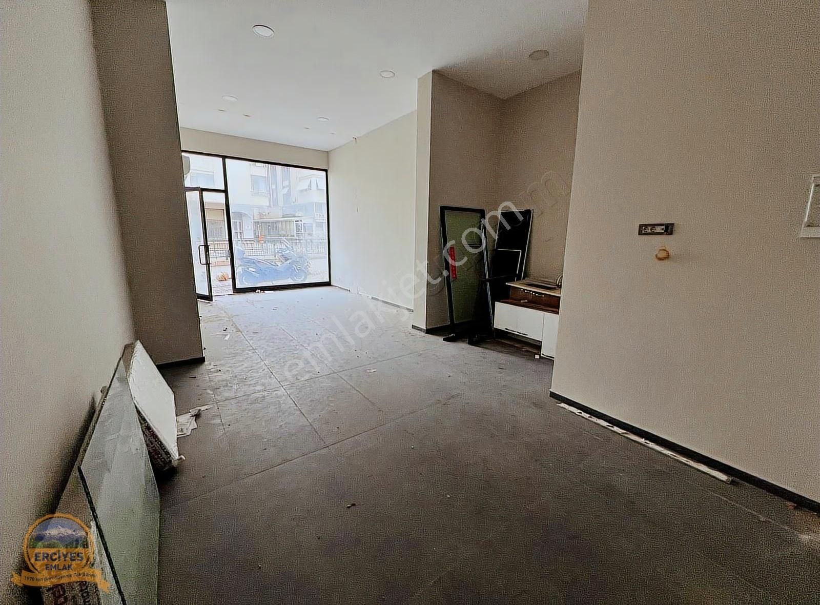 Erciyes'den Tek Yetkili Erenköy'de 40 M² Yüksek Tavanlı Dükkan - Görsel 4