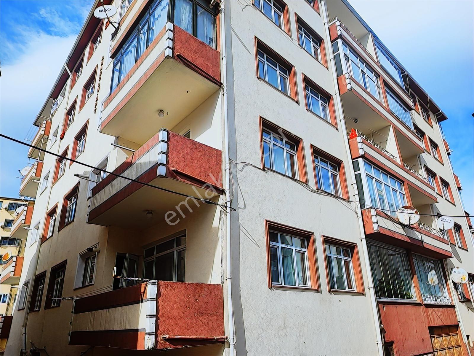 Kastamonu Emlak Gayrimenkul'den Kiralık Çarşı Merkezde 3+1 Daire