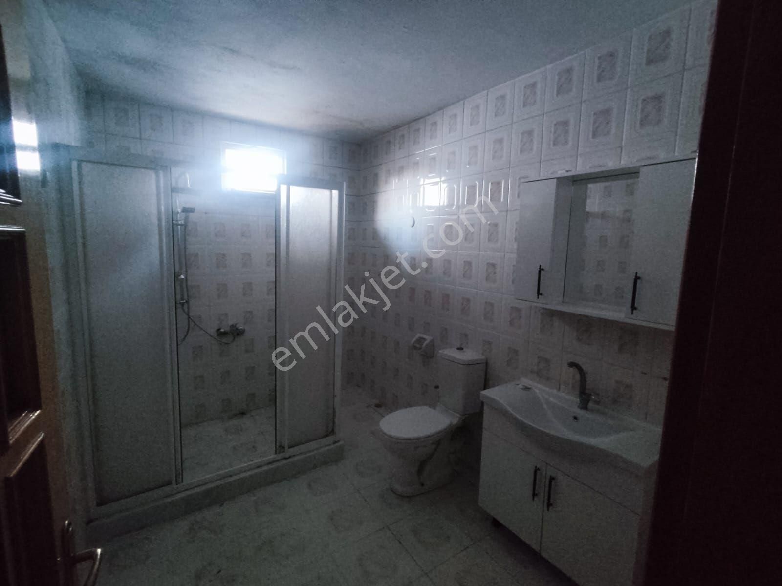Kiralık Daire Merkezî Konumda Hastane Okul Pazar - Görsel 3