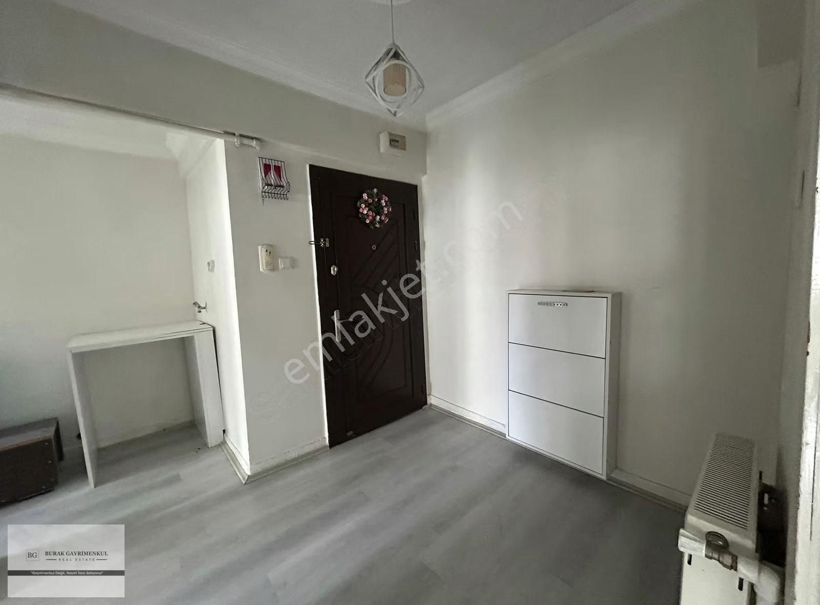 Akşemsettin Mahallesi Ara Kat Boş 3+1 - Görsel 7