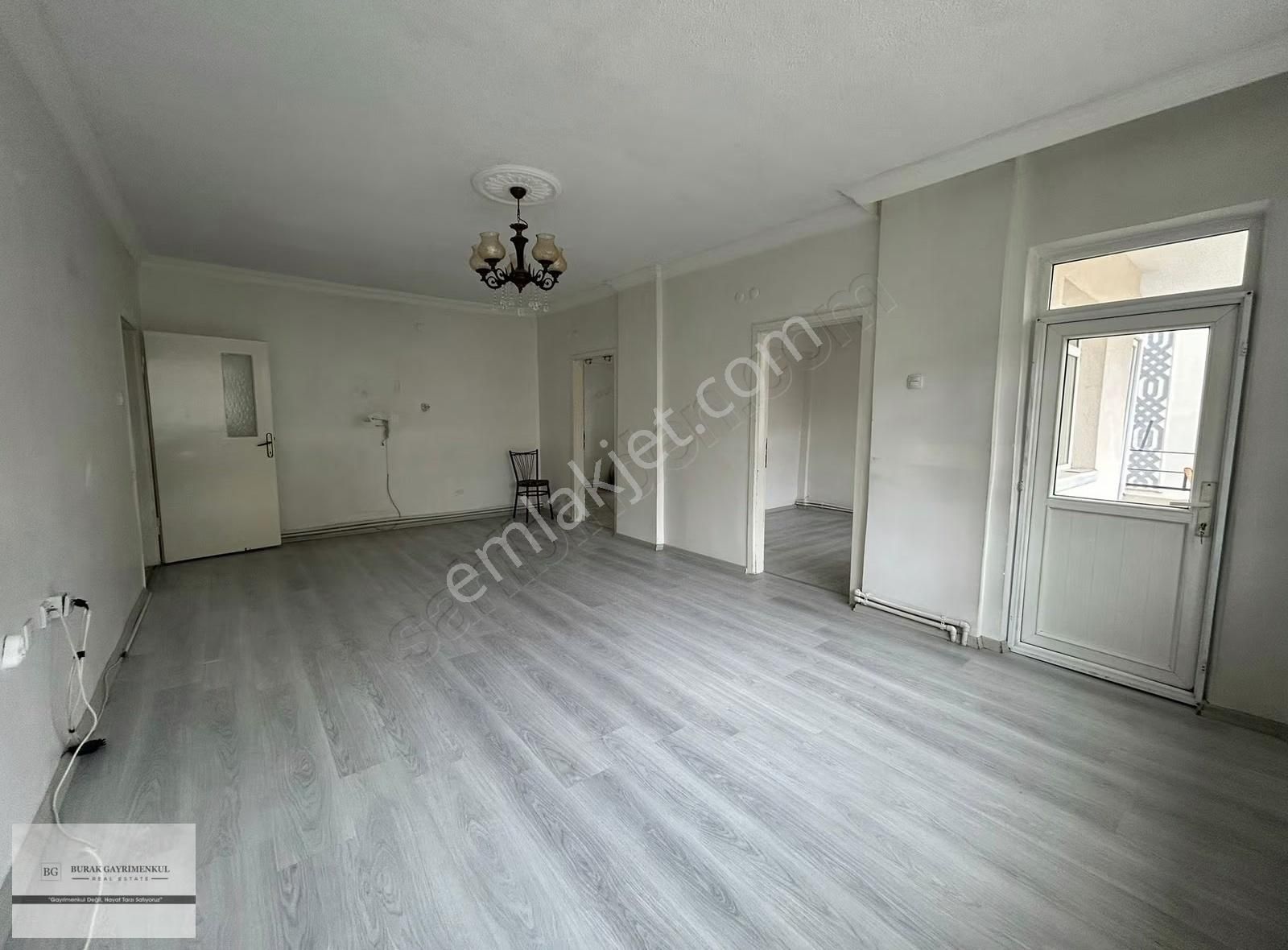 Akşemsettin Mahallesi Ara Kat Boş 3+1 - Görsel 16