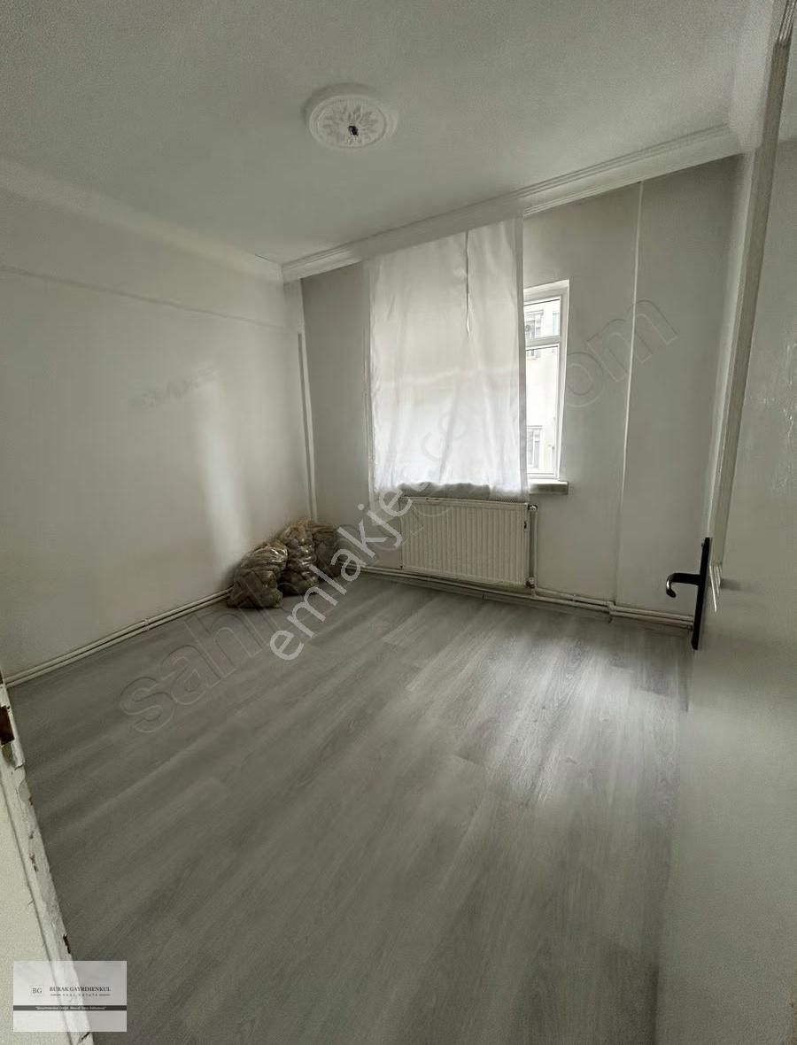 Akşemsettin Mahallesi Ara Kat Boş 3+1 - Görsel 22