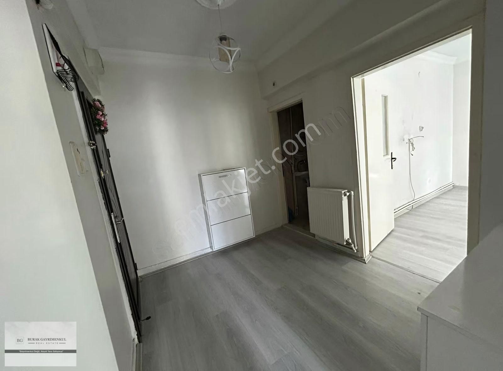 Akşemsettin Mahallesi Ara Kat Boş 3+1 - Görsel 9