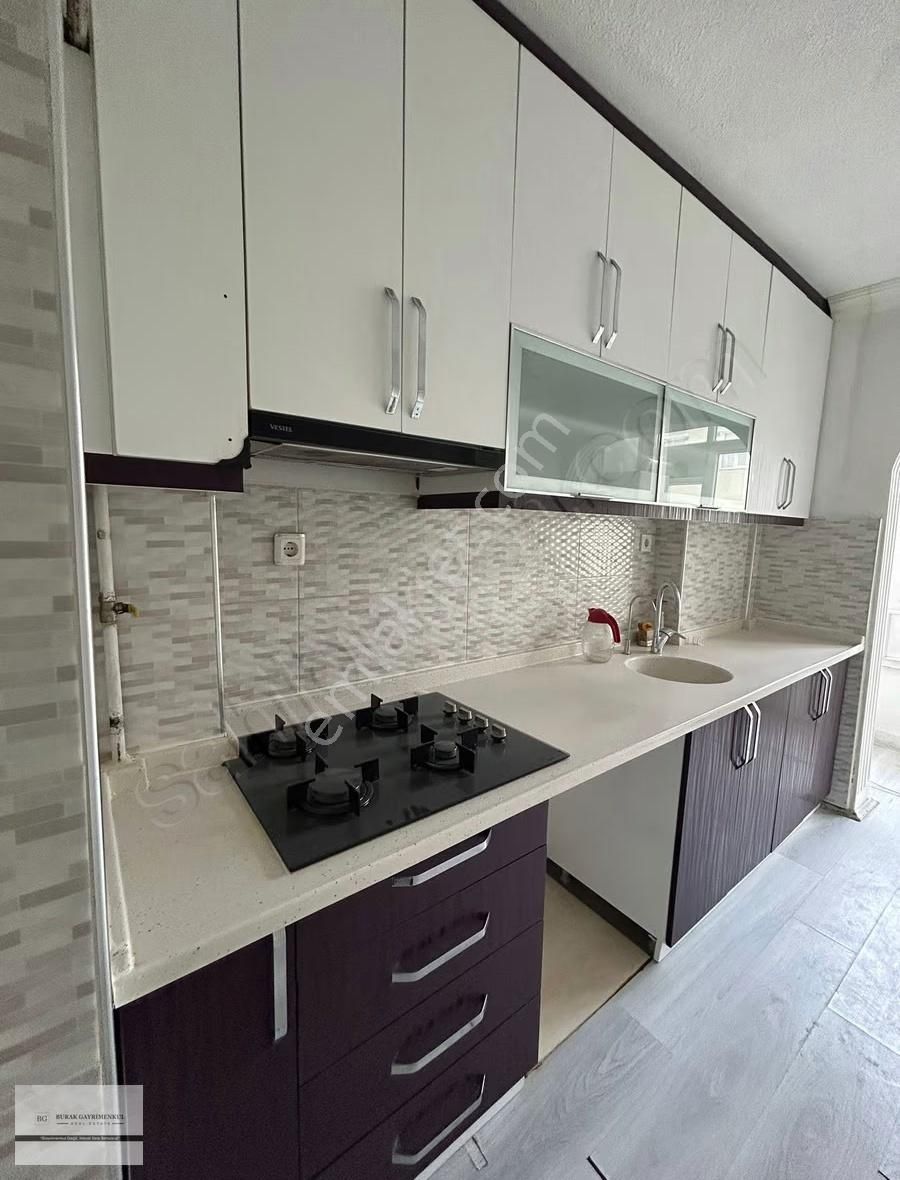 Akşemsettin Mahallesi Ara Kat Boş 3+1 - Görsel 12