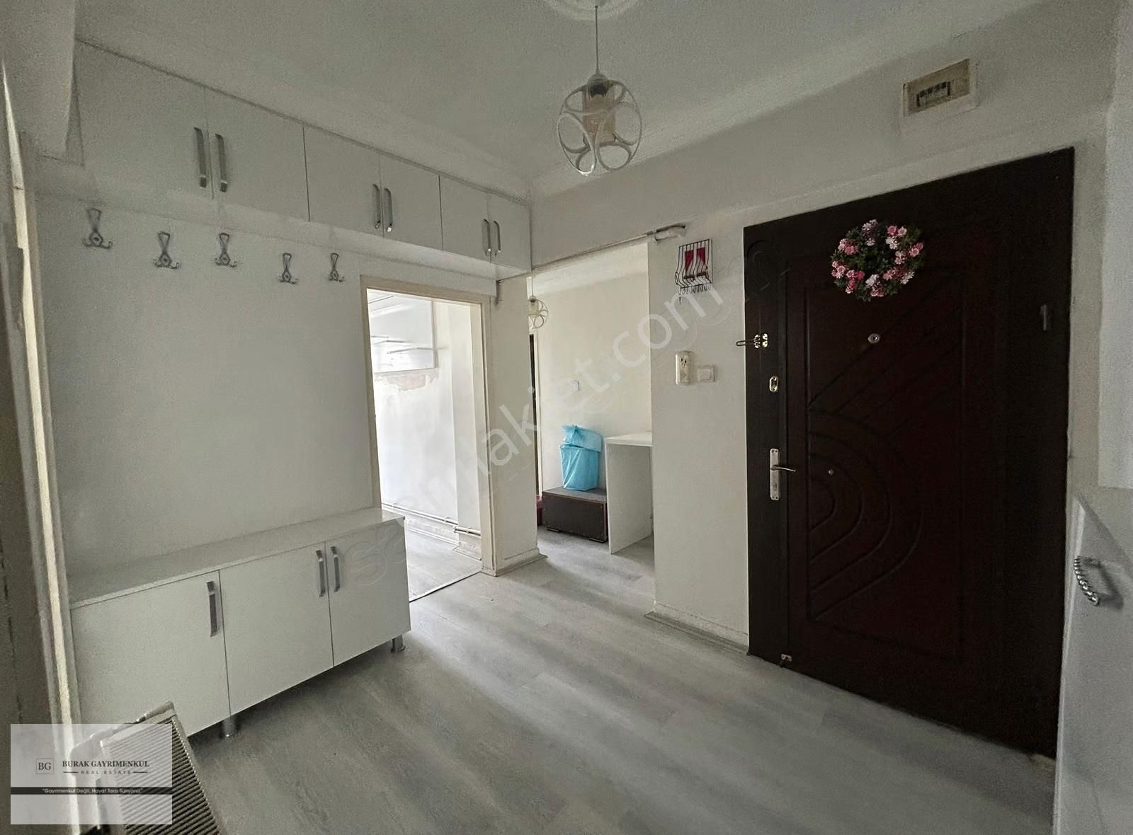 Akşemsettin Mahallesi Ara Kat Boş 3+1