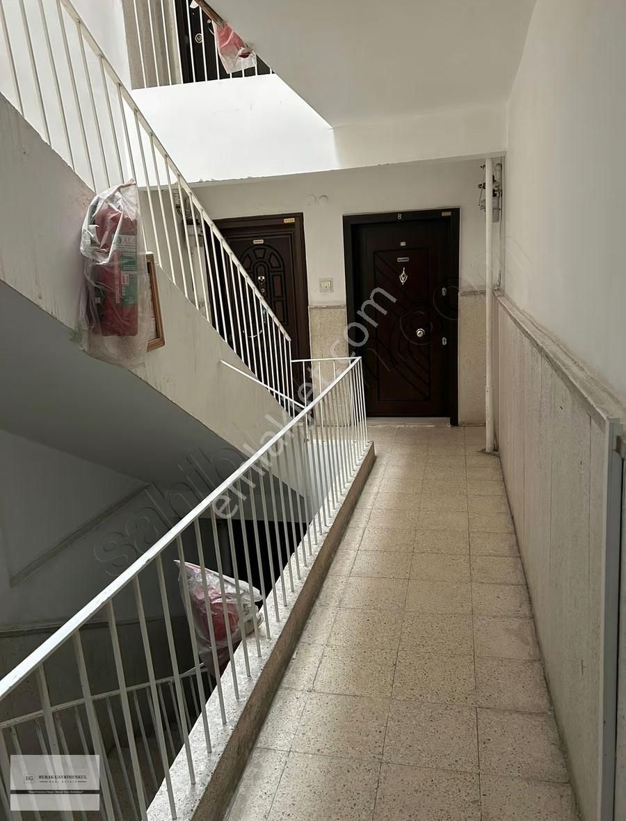 Akşemsettin Mahallesi Ara Kat Boş 3+1 - Görsel 3