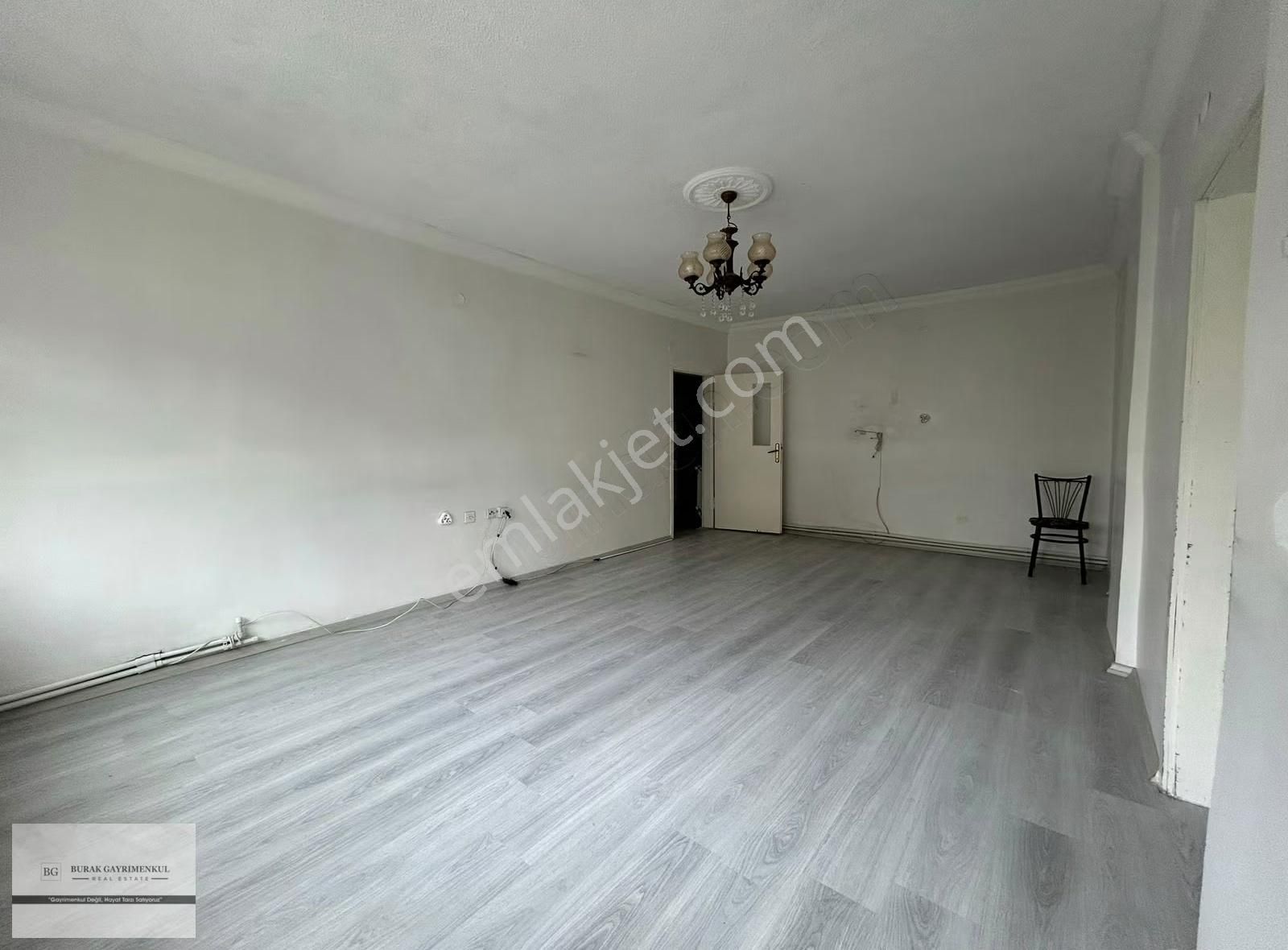 Akşemsettin Mahallesi Ara Kat Boş 3+1 - Görsel 27