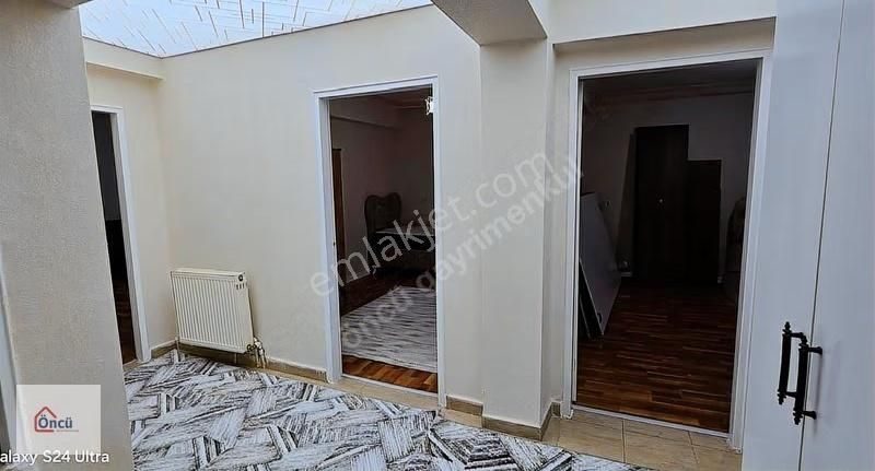 Öncü'den Topçu Mahallesi'nde Full Yapılı Eşyalı Satılık 2+1 - Görsel 13