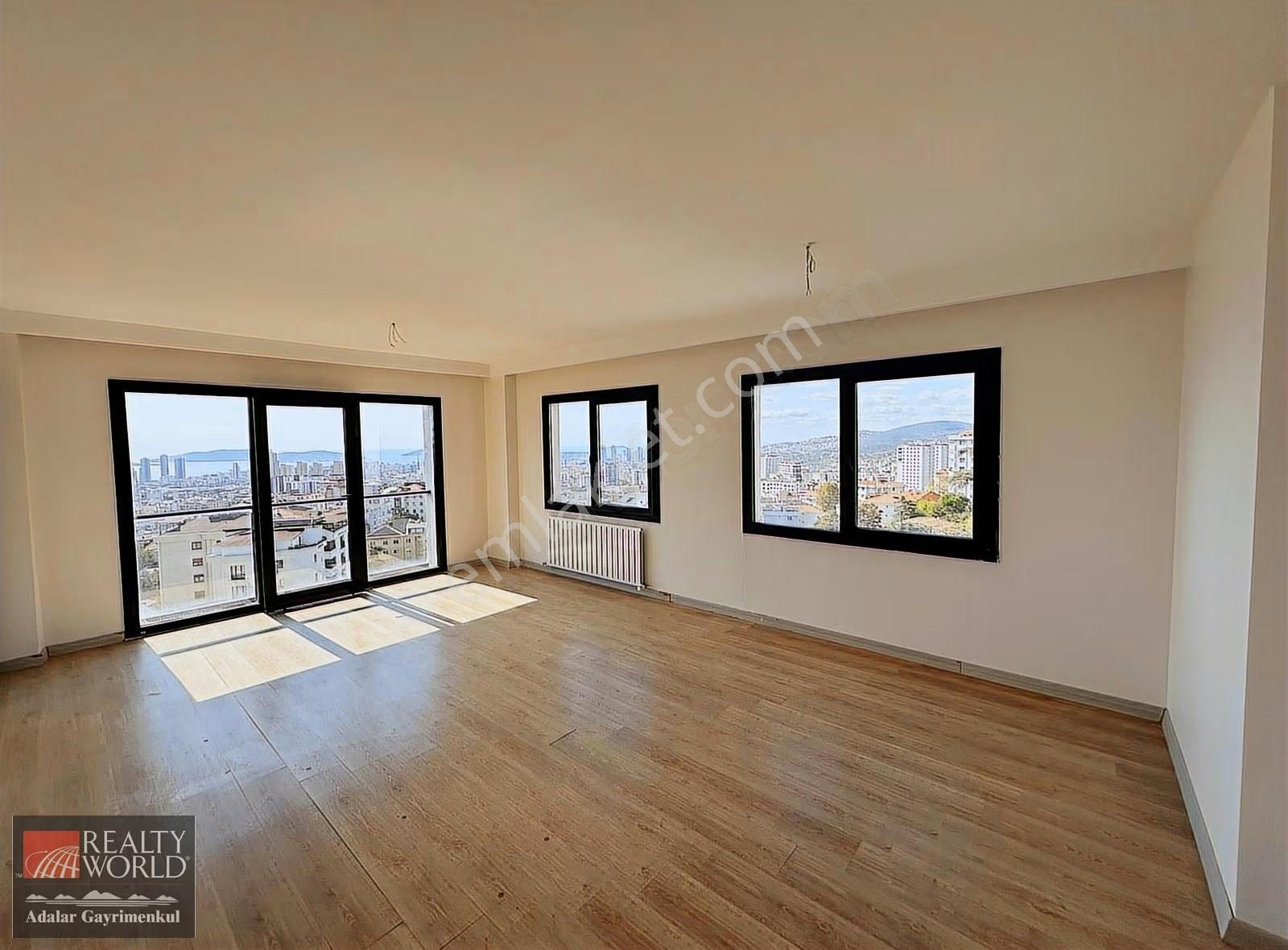 Yakacık Seyir İstanbul'da Adalar Manzaralı Fırsat 3+1 Daire