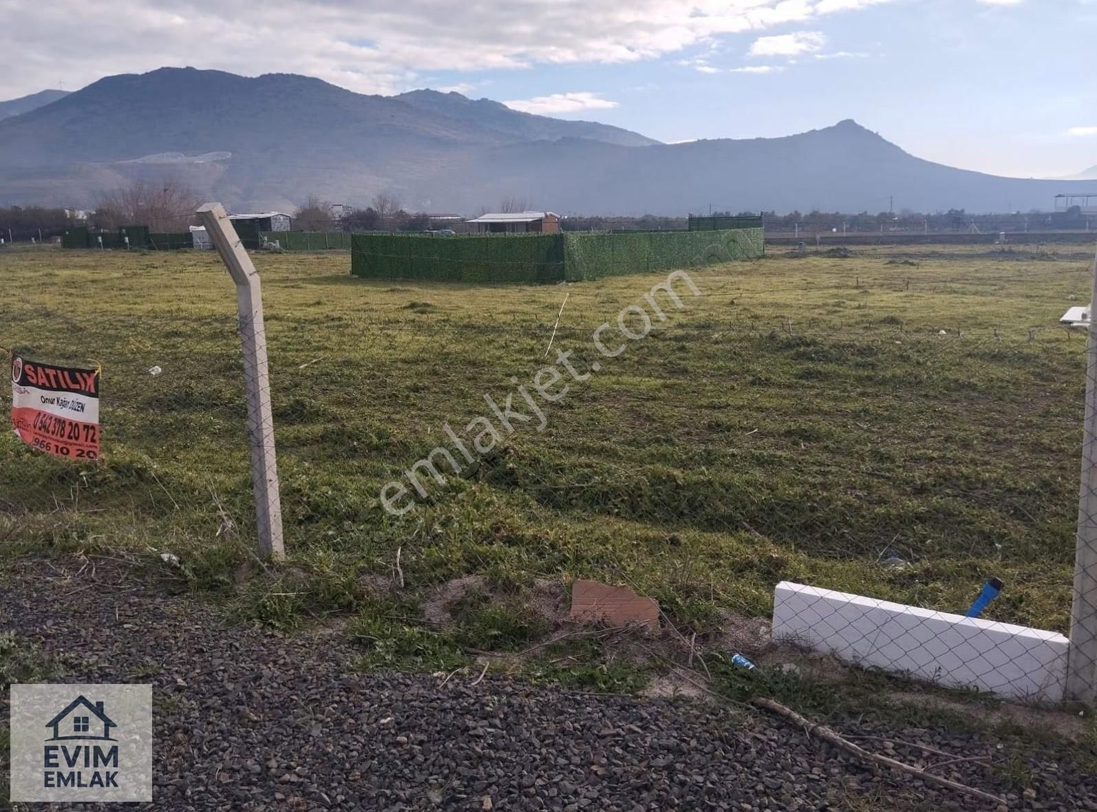 Menemen Türkellide İmar Sınırında, Asfalta Cepheli