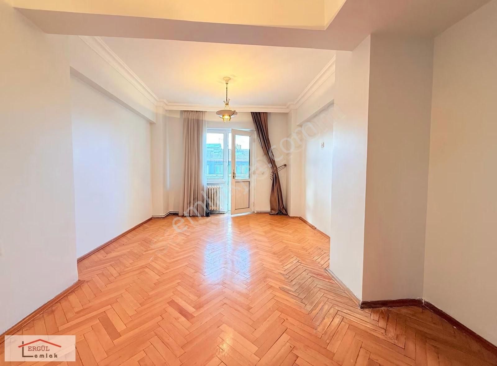 Adapazarı Çark Caddesi Dibi Satılık 3+1 Daire - Görsel 3