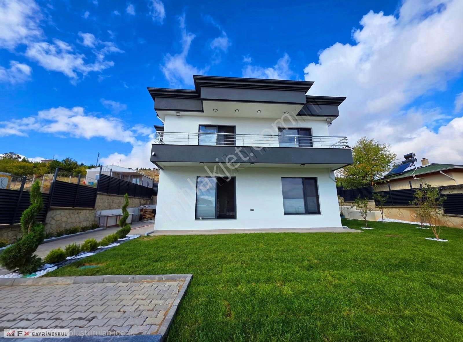 -fx_yerden Isıtmalı_ultra Yapılı_k.garajlı_geniş Peyzajlı Villa-