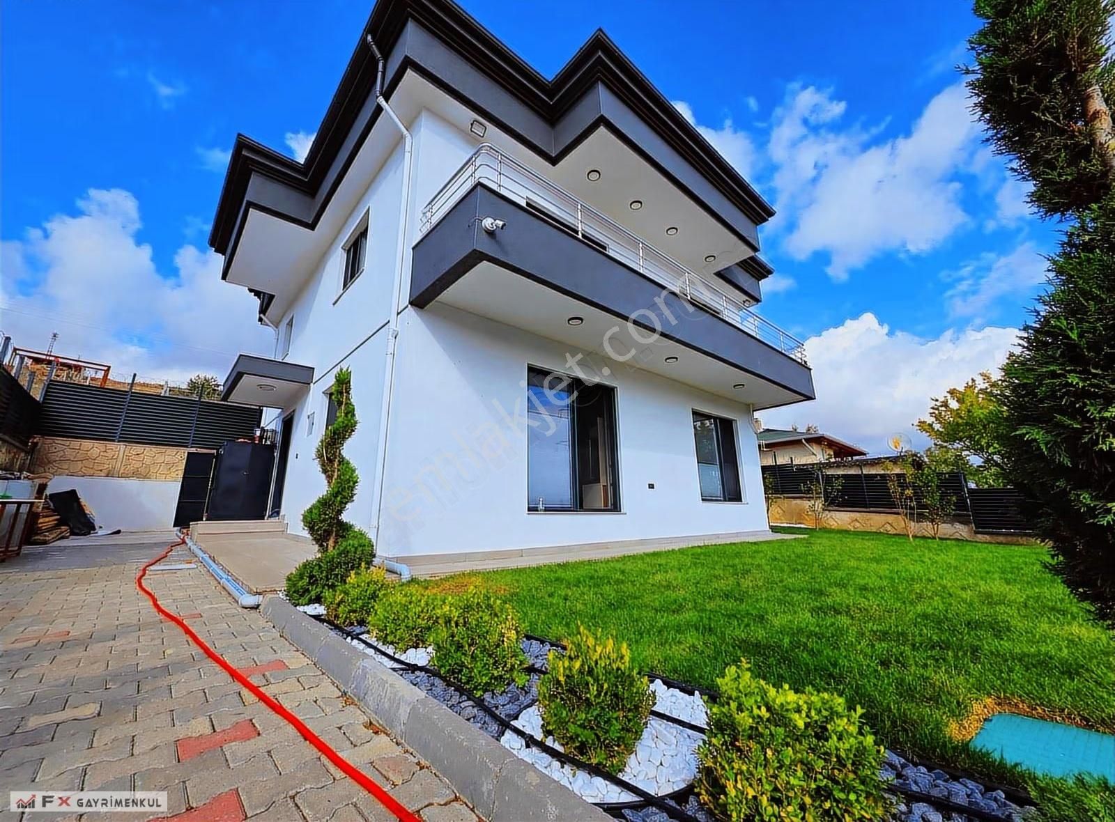 -fx_yerden Isıtmalı_ultra Yapılı_k.garajlı_geniş Peyzajlı Villa- - Görsel 12