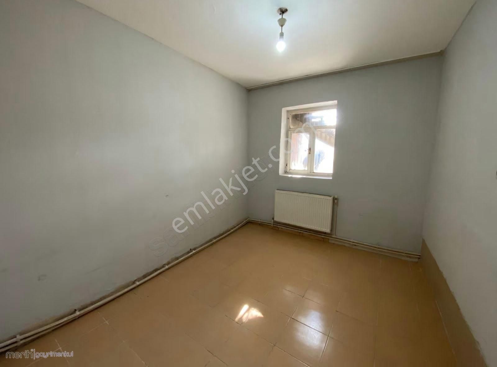 Selçukluda Bakımlı Temiz Kombili Masrafsız Bodrum Kat - Görsel 4