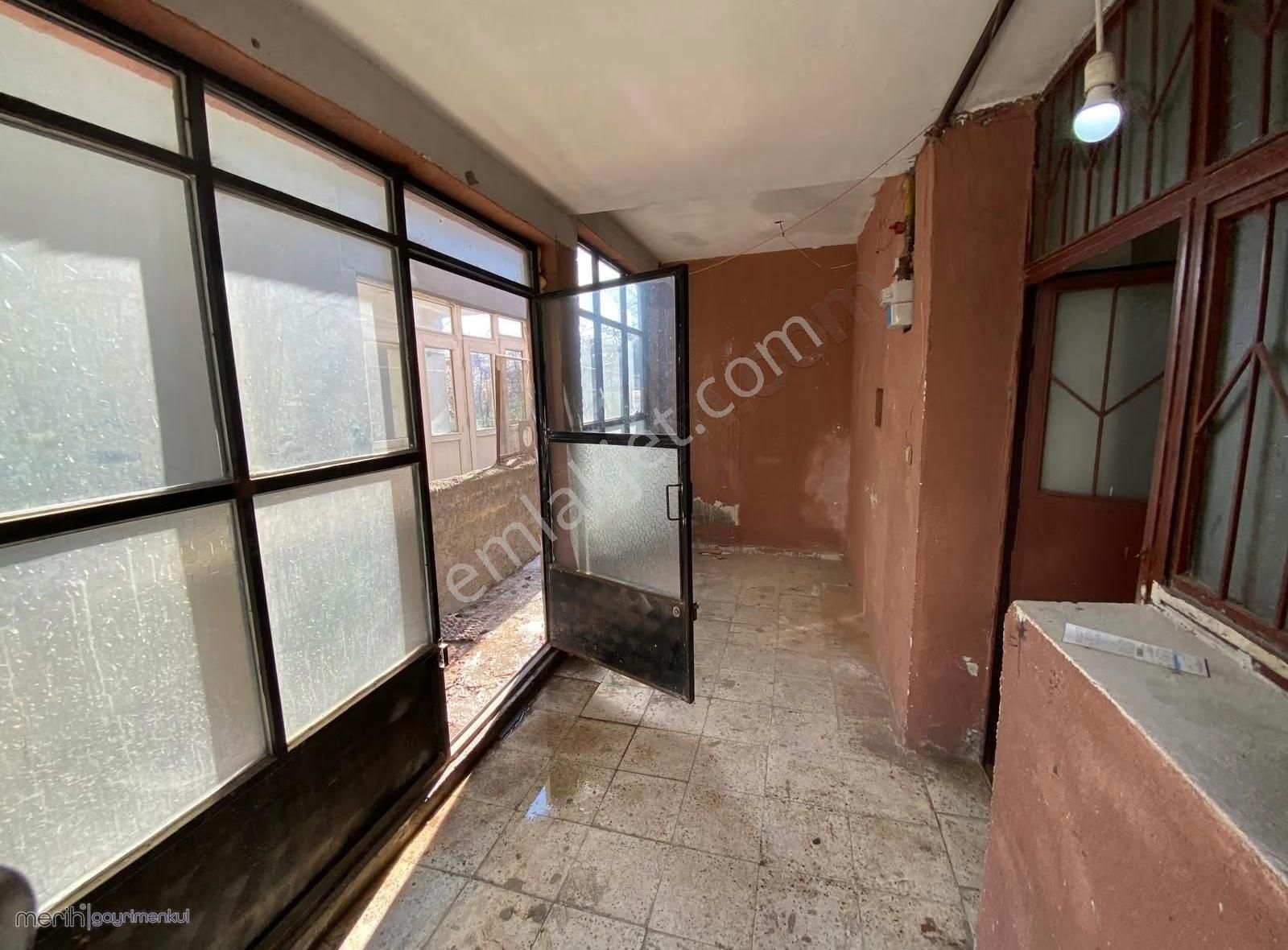 Selçukluda Bakımlı Temiz Kombili Masrafsız Bodrum Kat - Görsel 7