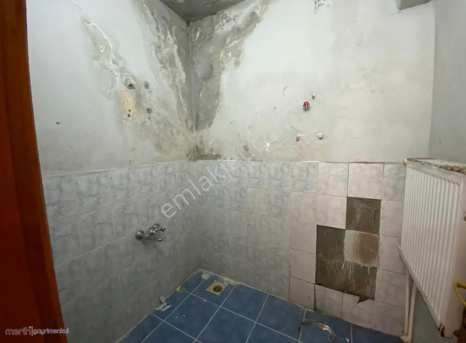 Selçukluda Bakımlı Temiz Kombili Masrafsız Bodrum Kat - Görsel 2