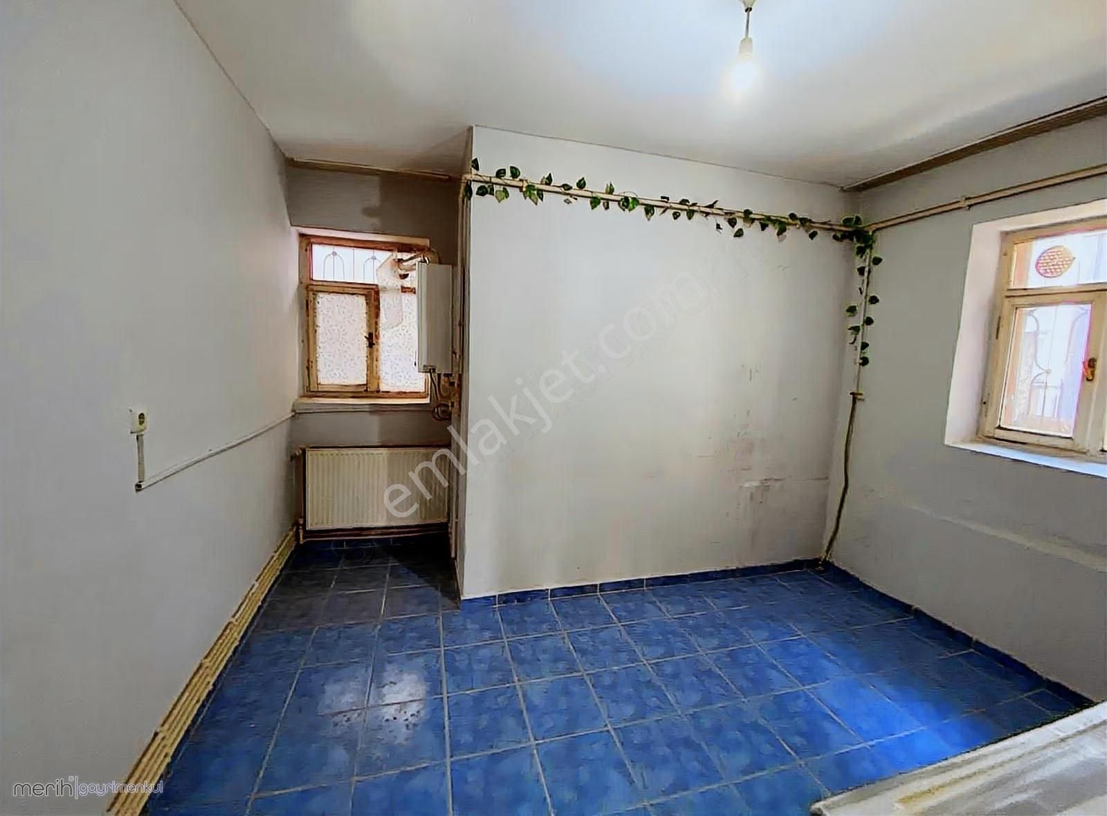 Selçukluda Bakımlı Temiz Kombili Masrafsız Bodrum Kat - Görsel 5