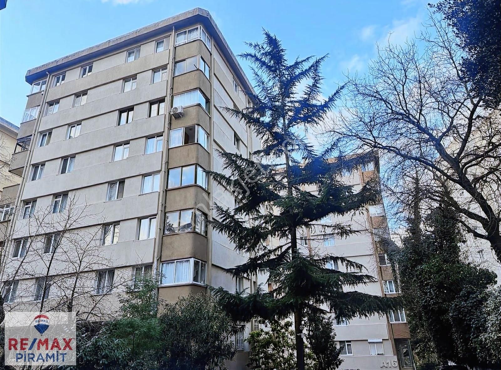 Acıbadem Yeniköy Sitesinde İçi Yenilenmiş,ferah Ve Aydınlık 3+1