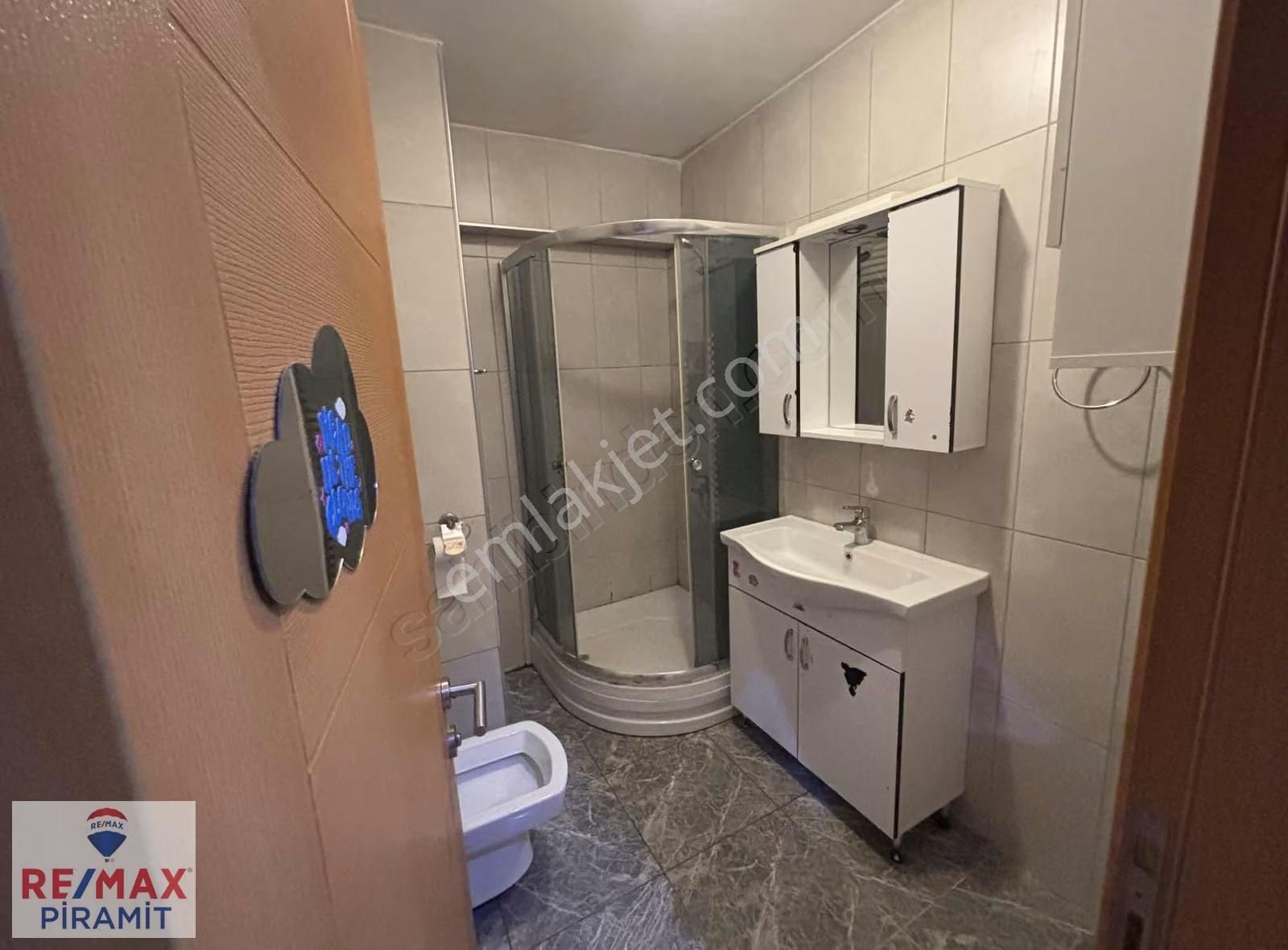 Zümrütevler Mah Cem Sokakta Kiralık 1+1 !!! - Görsel 3