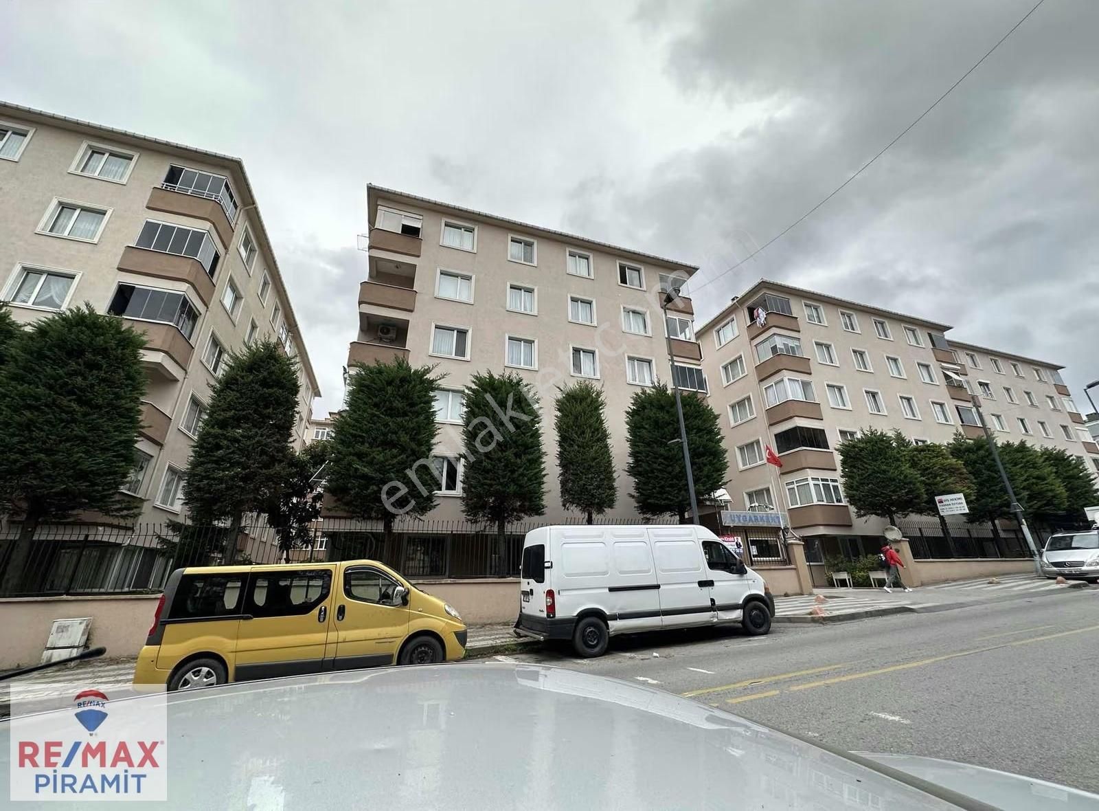 Site İçerisinde,güvenlikli,otoparklı,bakımlı 3+1 Kiralık Daire.