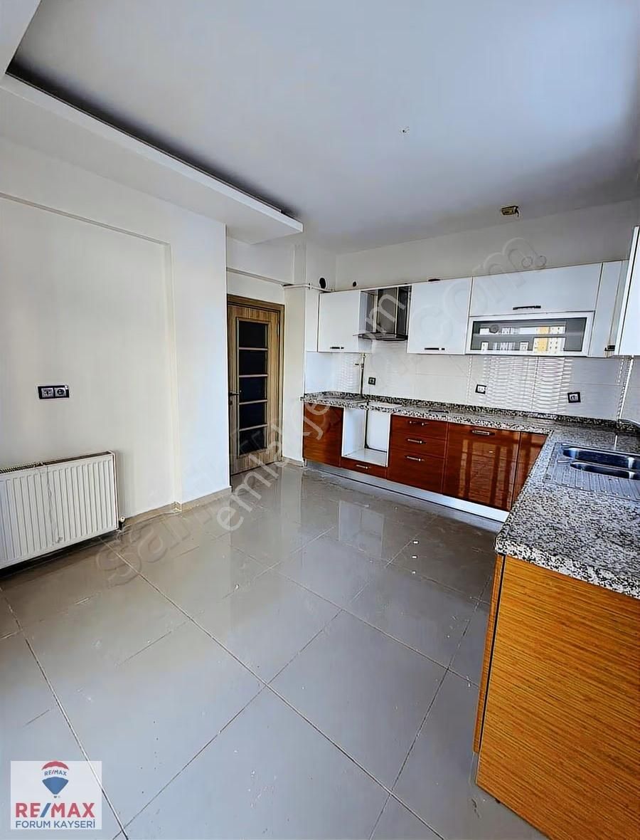 Yakut Mah. Merkezi Konumlu Satılık 3+1 Daire - Görsel 12