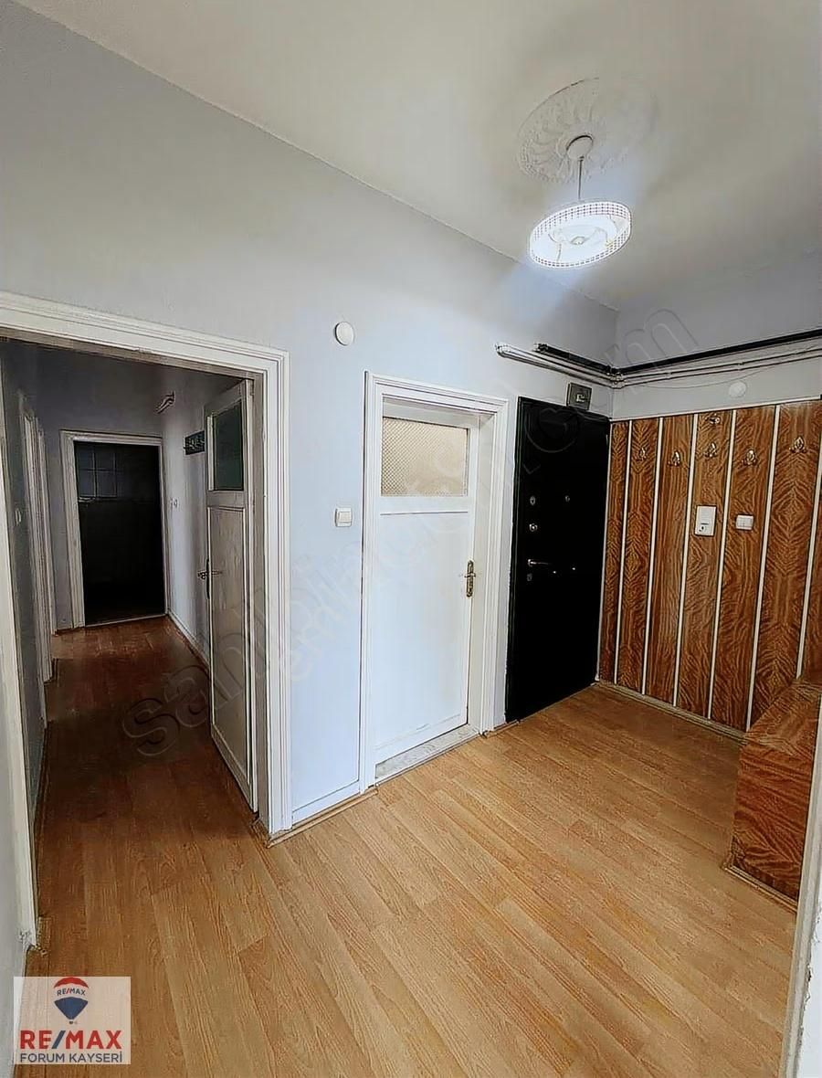 Şehir Merkezin'de 3+1 Kiralık Daire - Görsel 7