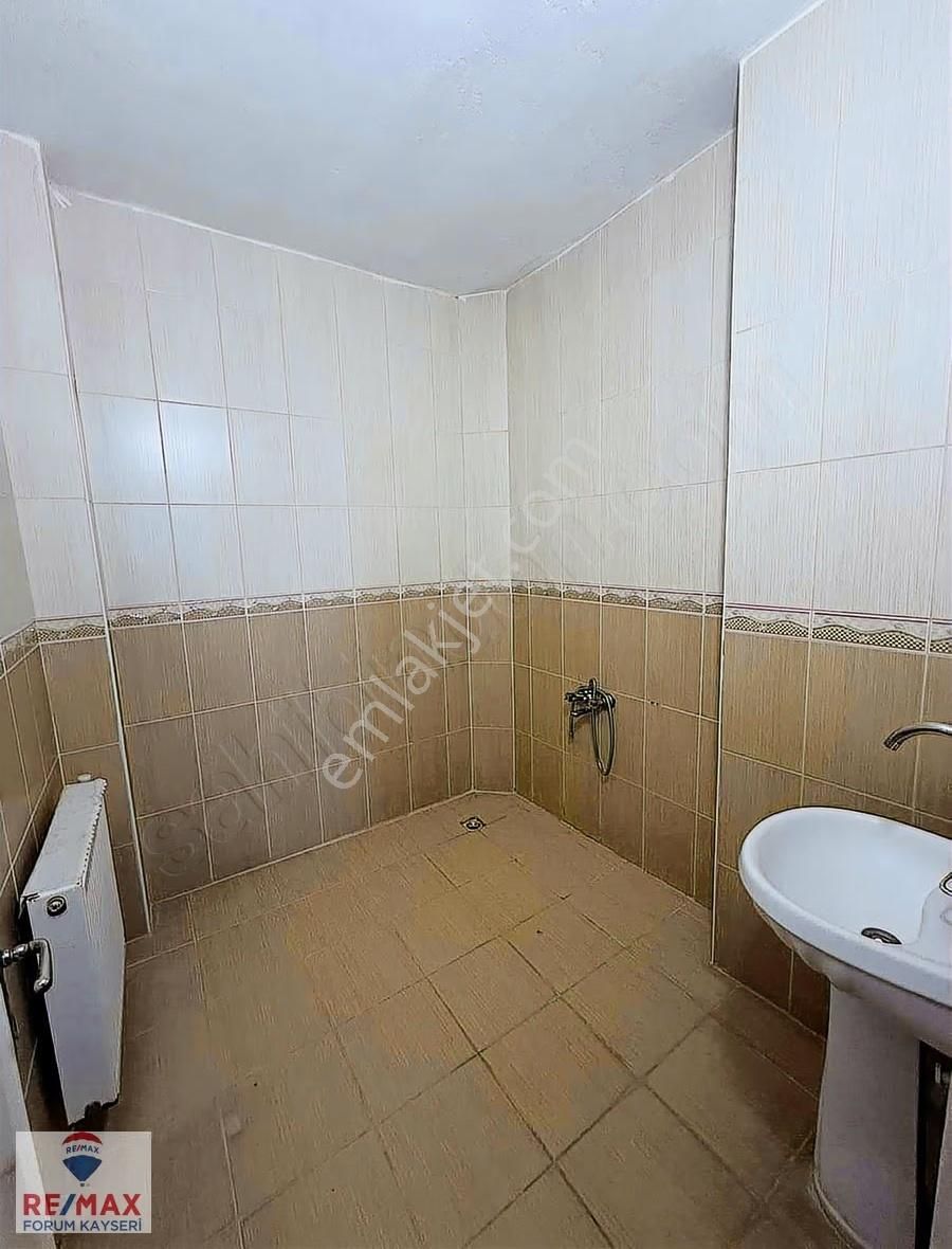Şehir Merkezin'de 3+1 Kiralık Daire - Görsel 13