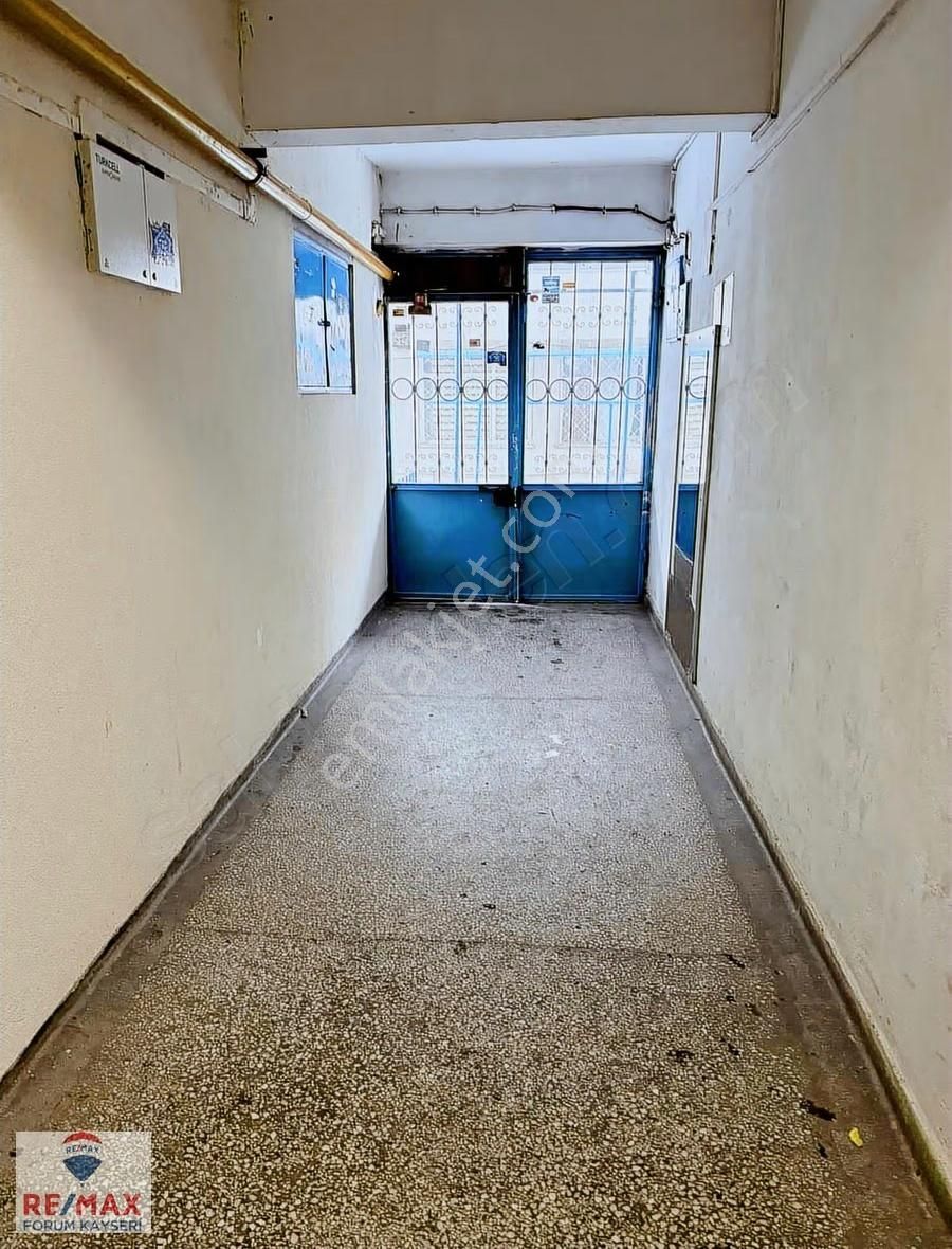 Şehir Merkezin'de 3+1 Kiralık Daire - Görsel 6