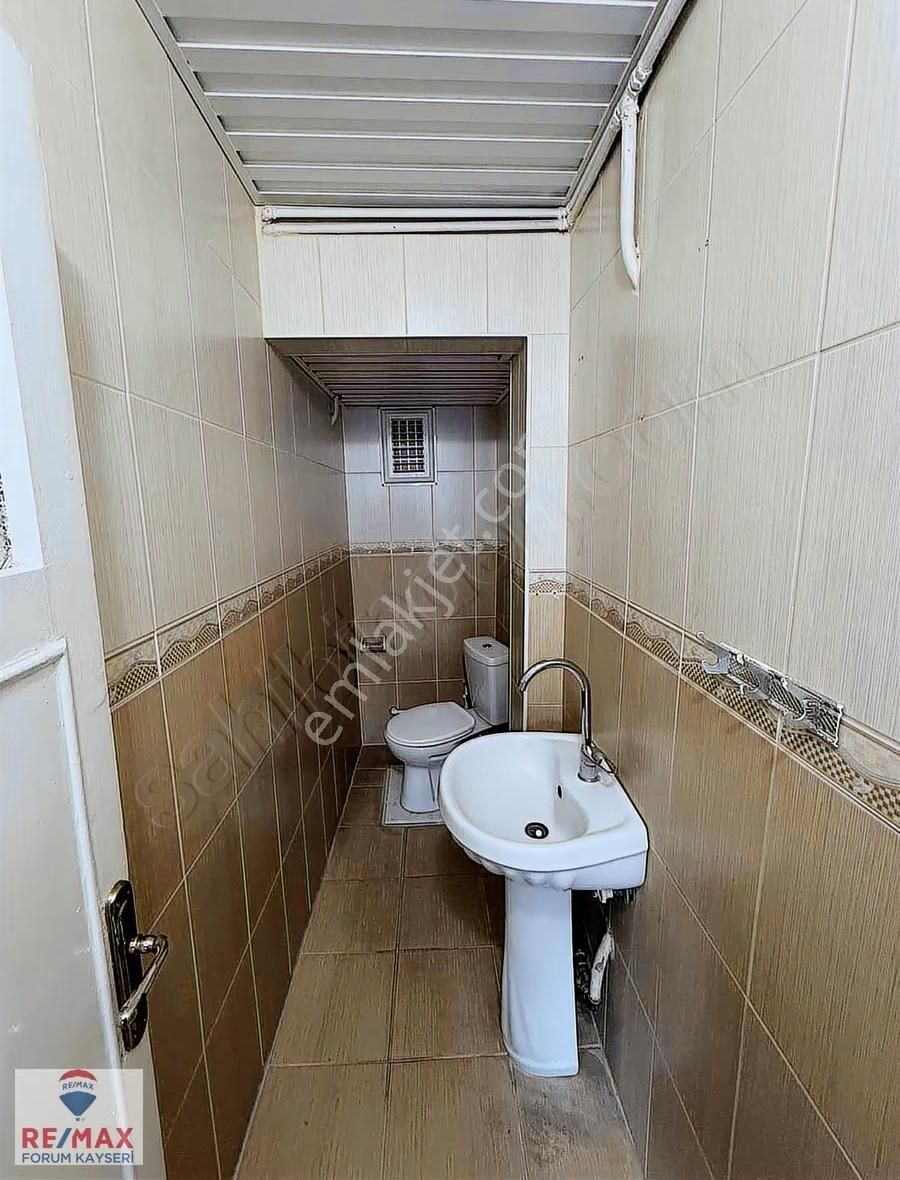 Şehir Merkezin'de 3+1 Kiralık Daire - Görsel 17