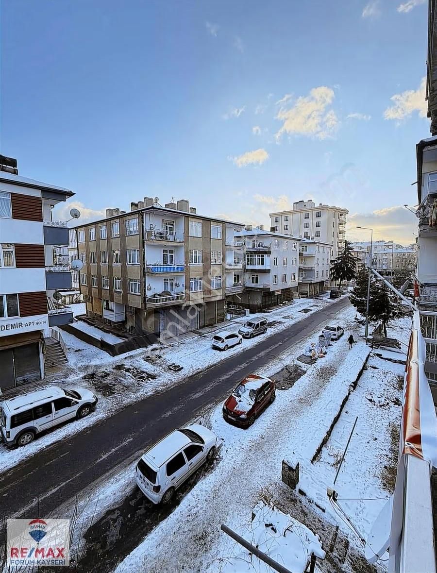 Şehir Merkezin'de 3+1 Kiralık Daire - Görsel 20