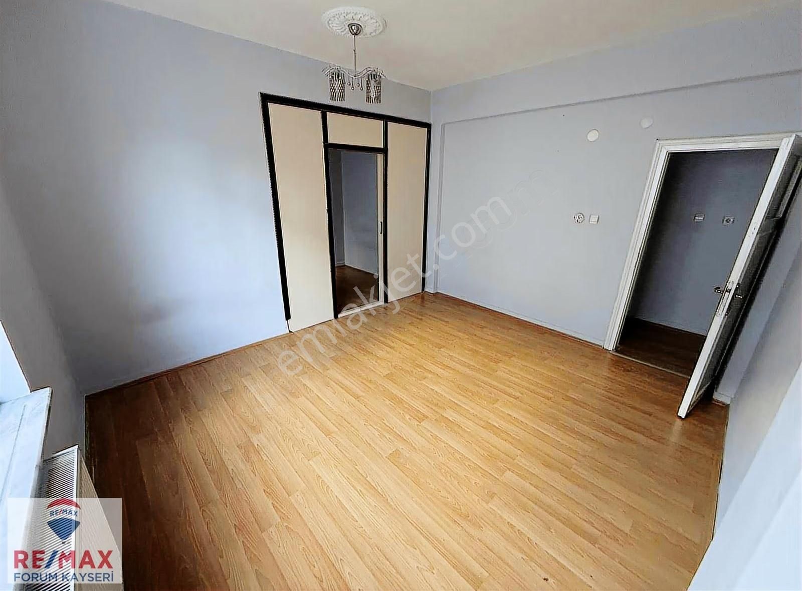 Şehir Merkezin'de 3+1 Kiralık Daire - Görsel 16