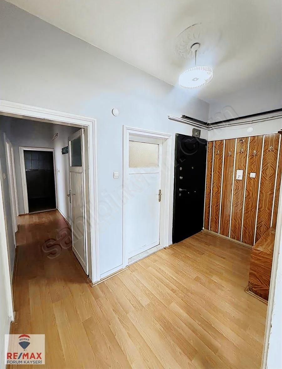 Şehir Merkezin'de 3+1 Kiralık Daire - Görsel 11