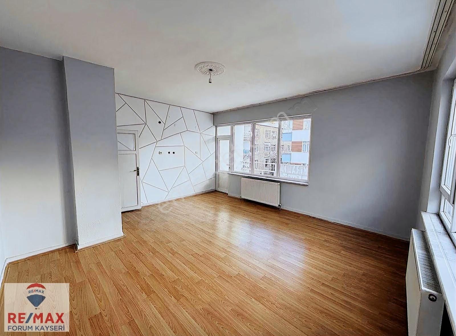 Şehir Merkezin'de 3+1 Kiralık Daire - Görsel 5