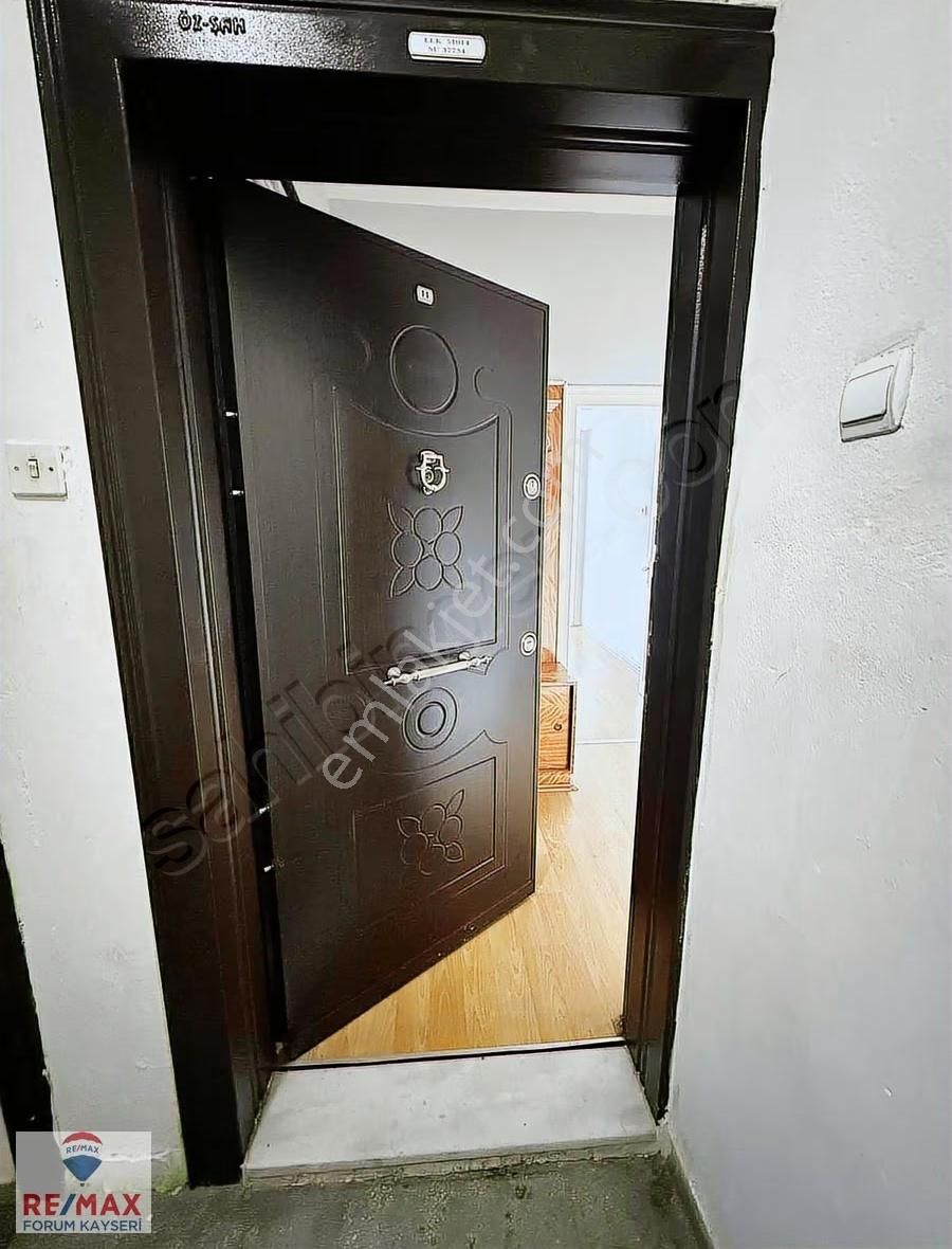 Şehir Merkezin'de 3+1 Kiralık Daire - Görsel 2