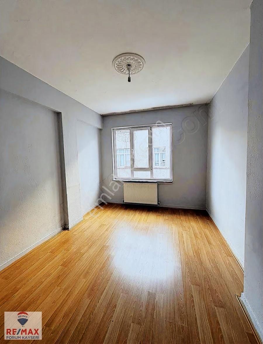 Şehir Merkezin'de 3+1 Kiralık Daire - Görsel 3