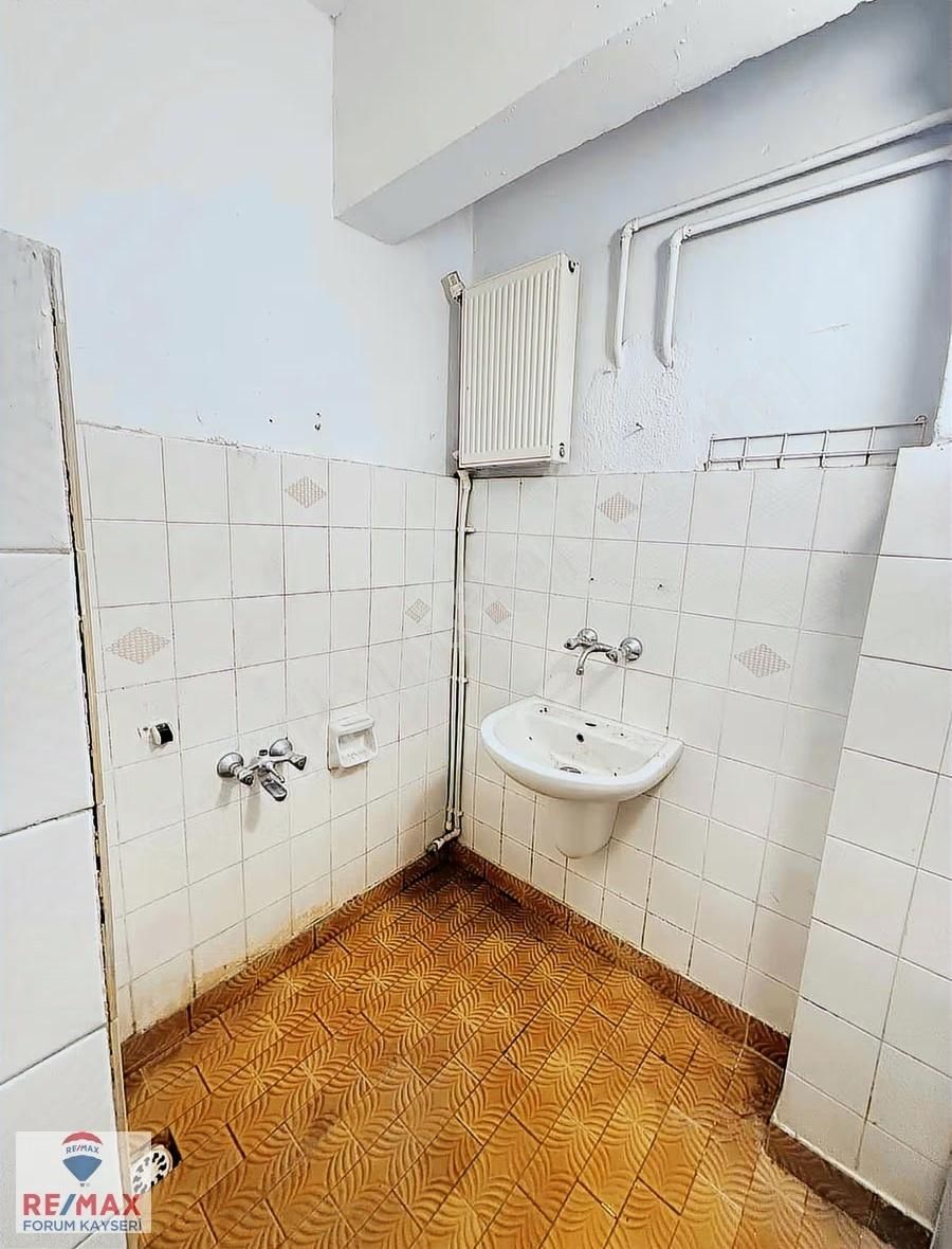 Bahçelievler Tramvay Durağı Yanı Ana Cadde'de 3+1 Kiralık Daire - Görsel 11