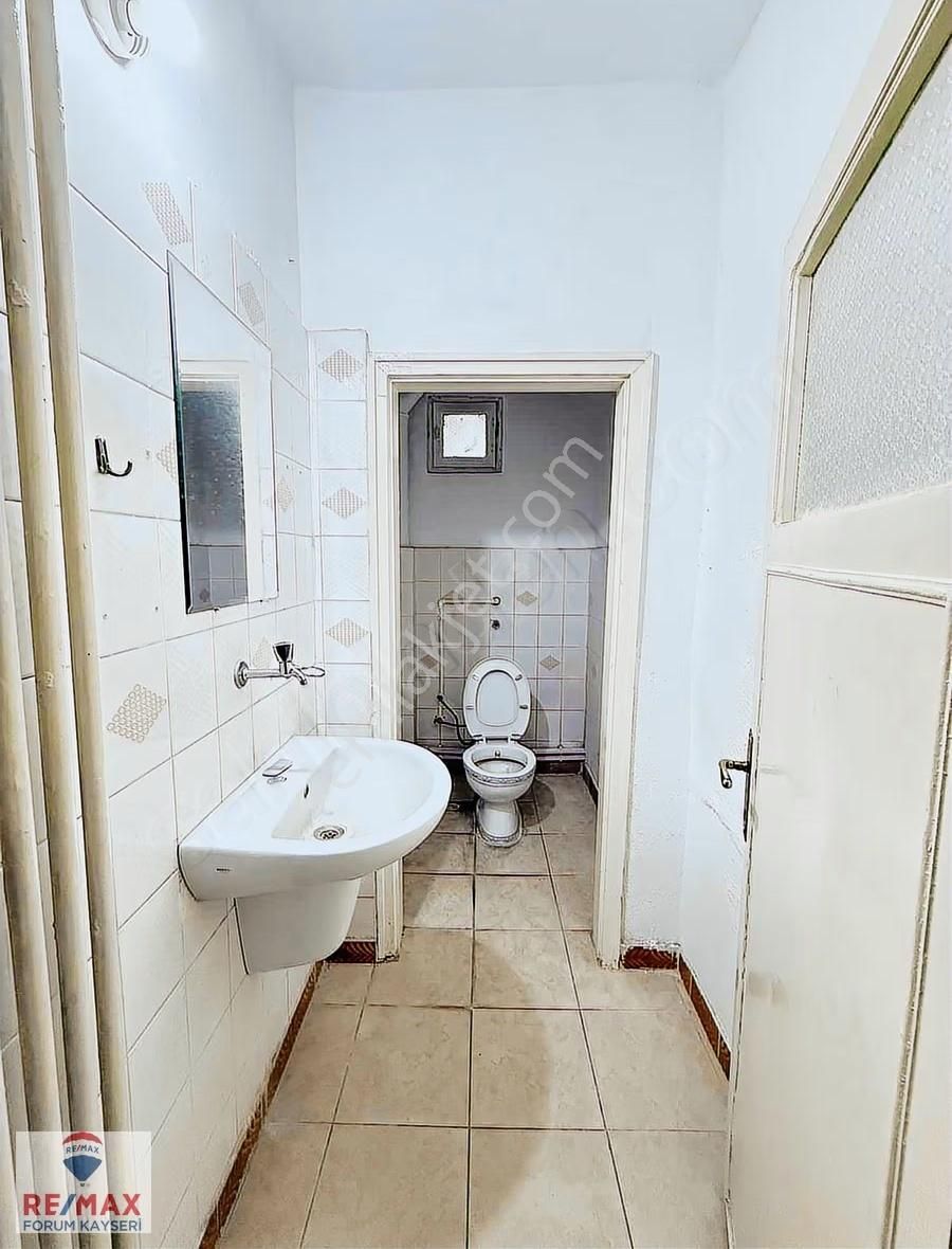 Bahçelievler Tramvay Durağı Yanı Ana Cadde'de 3+1 Kiralık Daire - Görsel 9