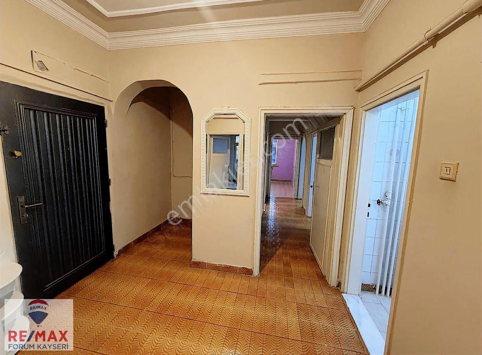 Bahçelievler Tramvay Durağı Yanı Ana Cadde'de 3+1 Kiralık Daire - Görsel 3