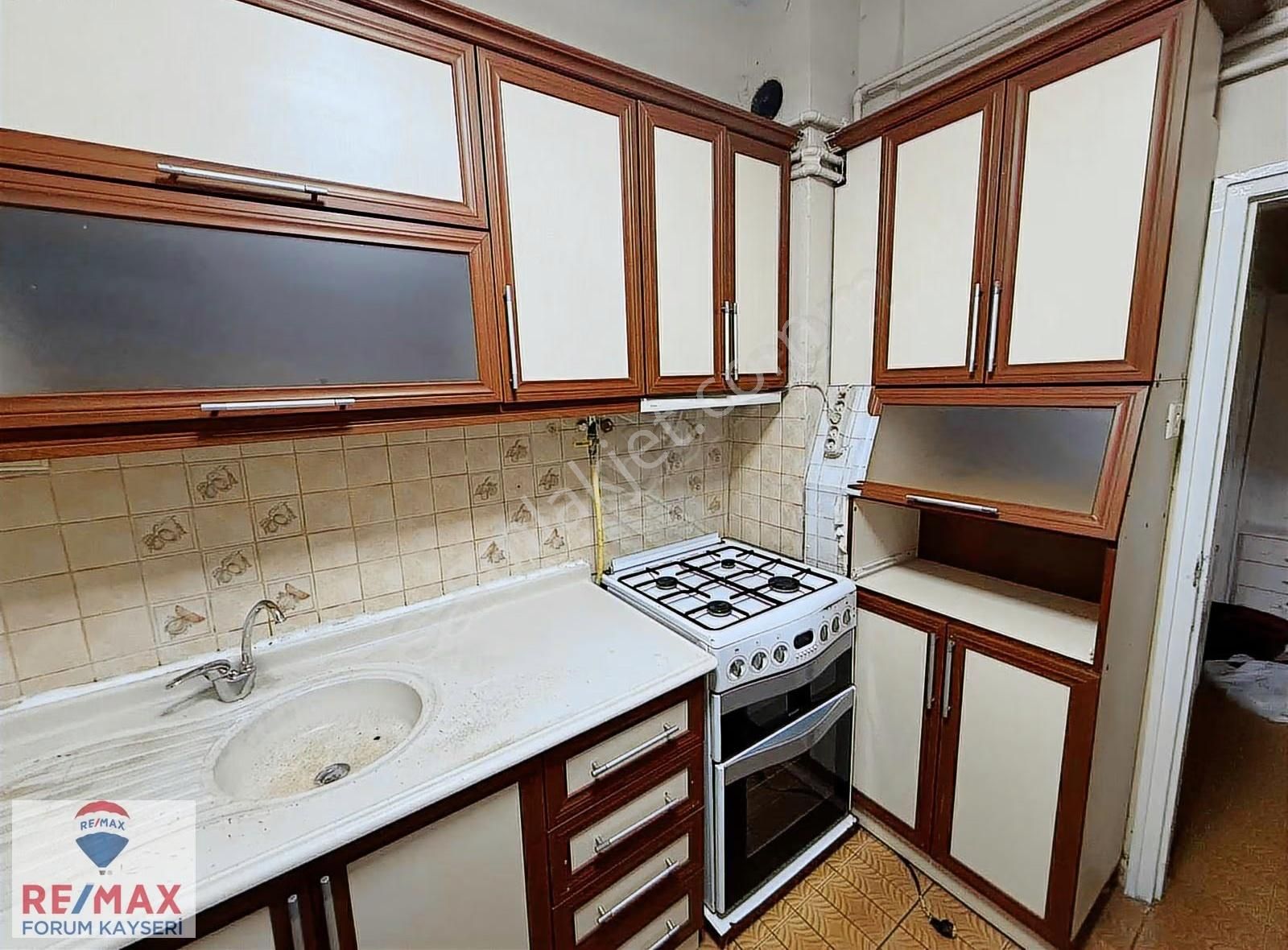 Bahçelievler Tramvay Durağı Yanı Ana Cadde'de 3+1 Kiralık Daire - Görsel 2